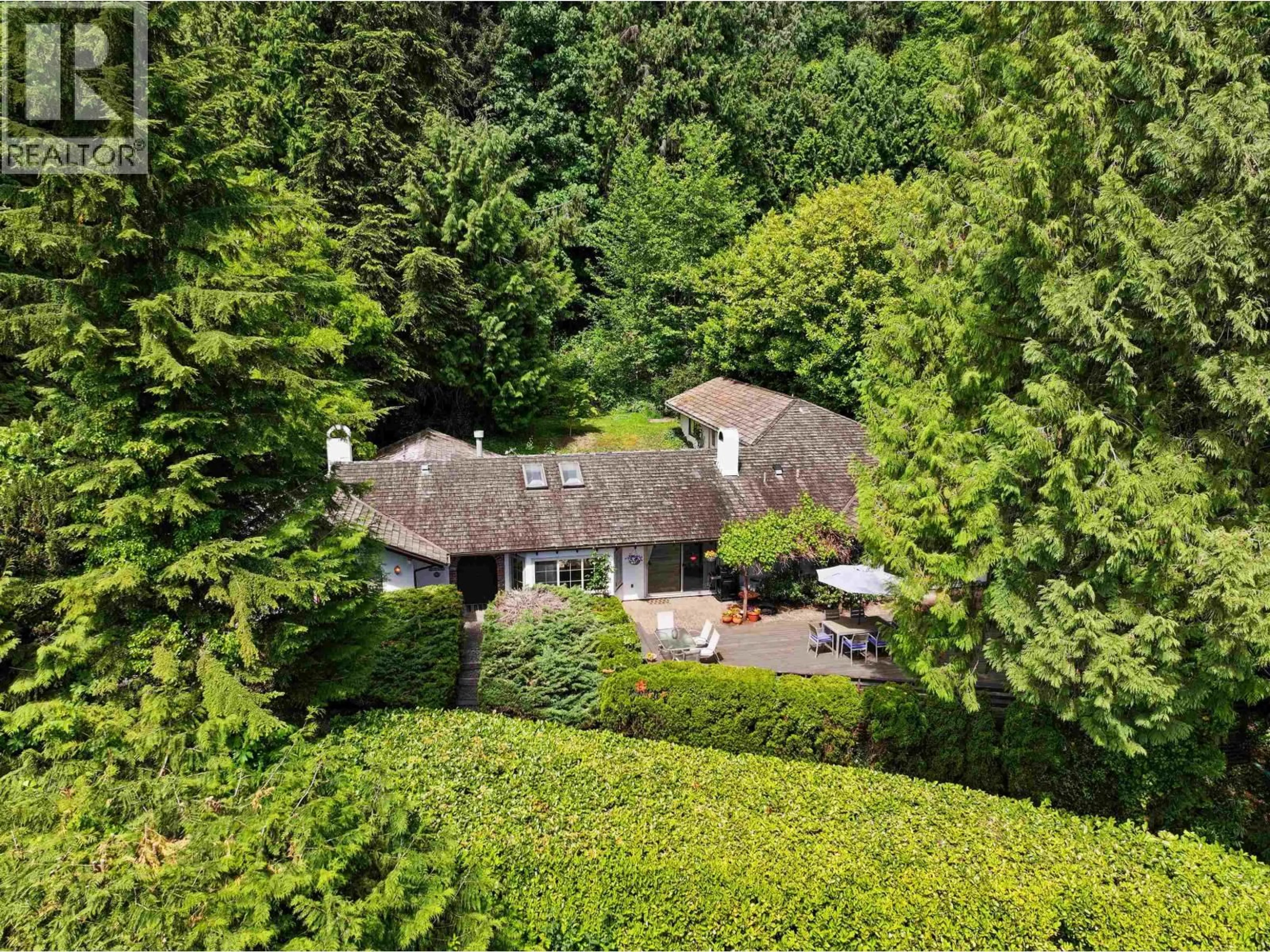 A pic from outside/outdoor area/front of a property/back of a property/a pic from drone, forest/trees view for 2995 ALTAMONT CRESCENT, West Vancouver British Columbia V7V3C2