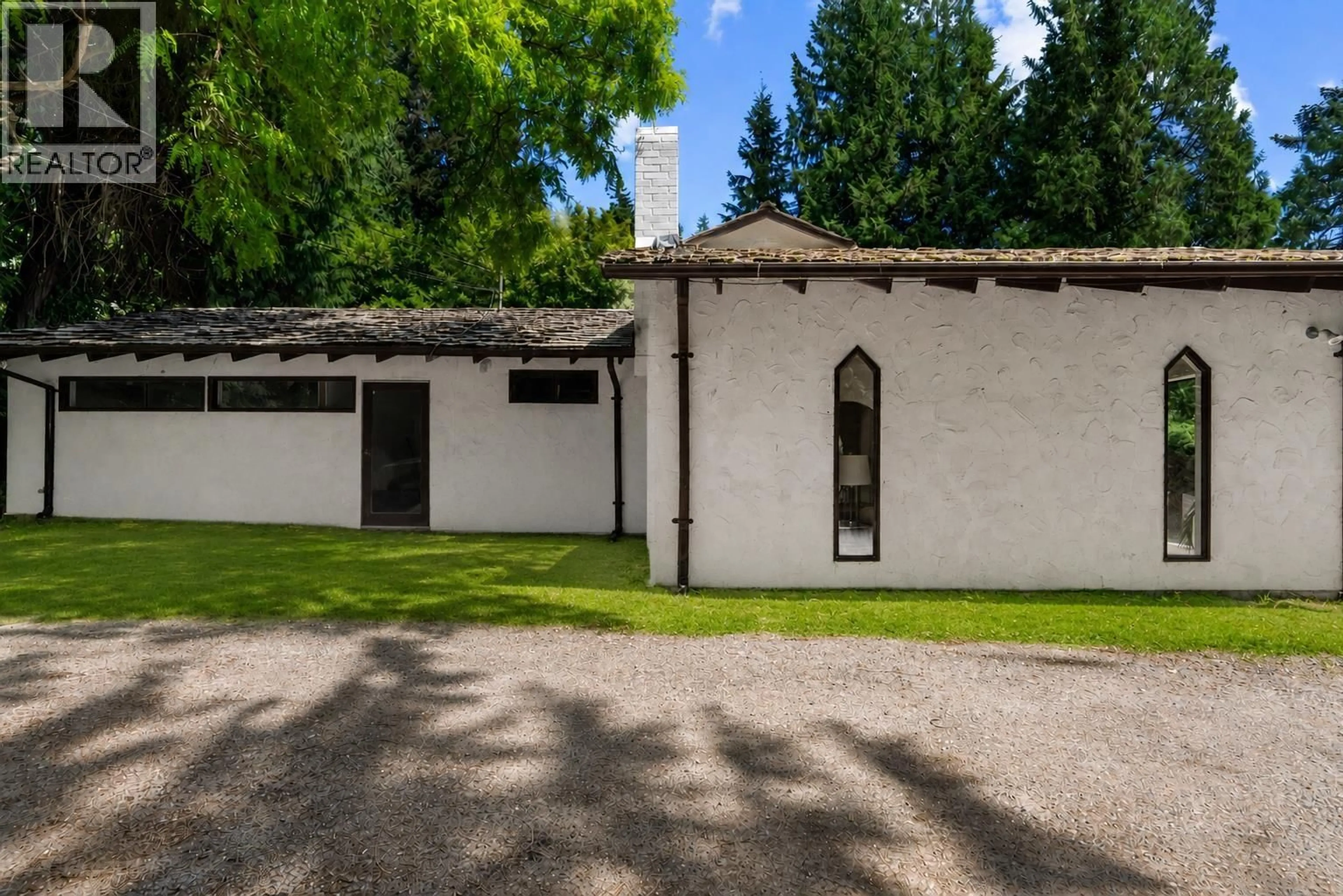 A pic from outside/outdoor area/front of a property/back of a property/a pic from drone, building for 2995 ALTAMONT CRESCENT, West Vancouver British Columbia V7V3C2