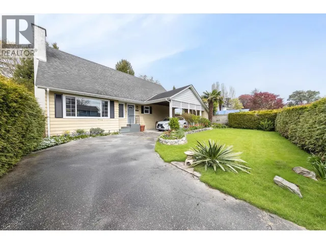4713 46 AVENUE, Delta 2