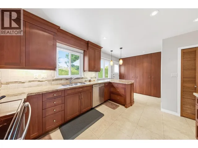 4713 46 AVENUE, Delta 4