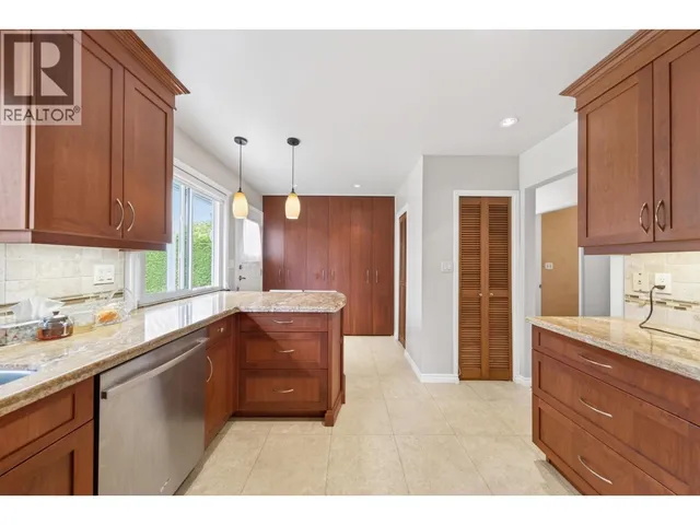 4713 46 AVENUE, Delta 5
