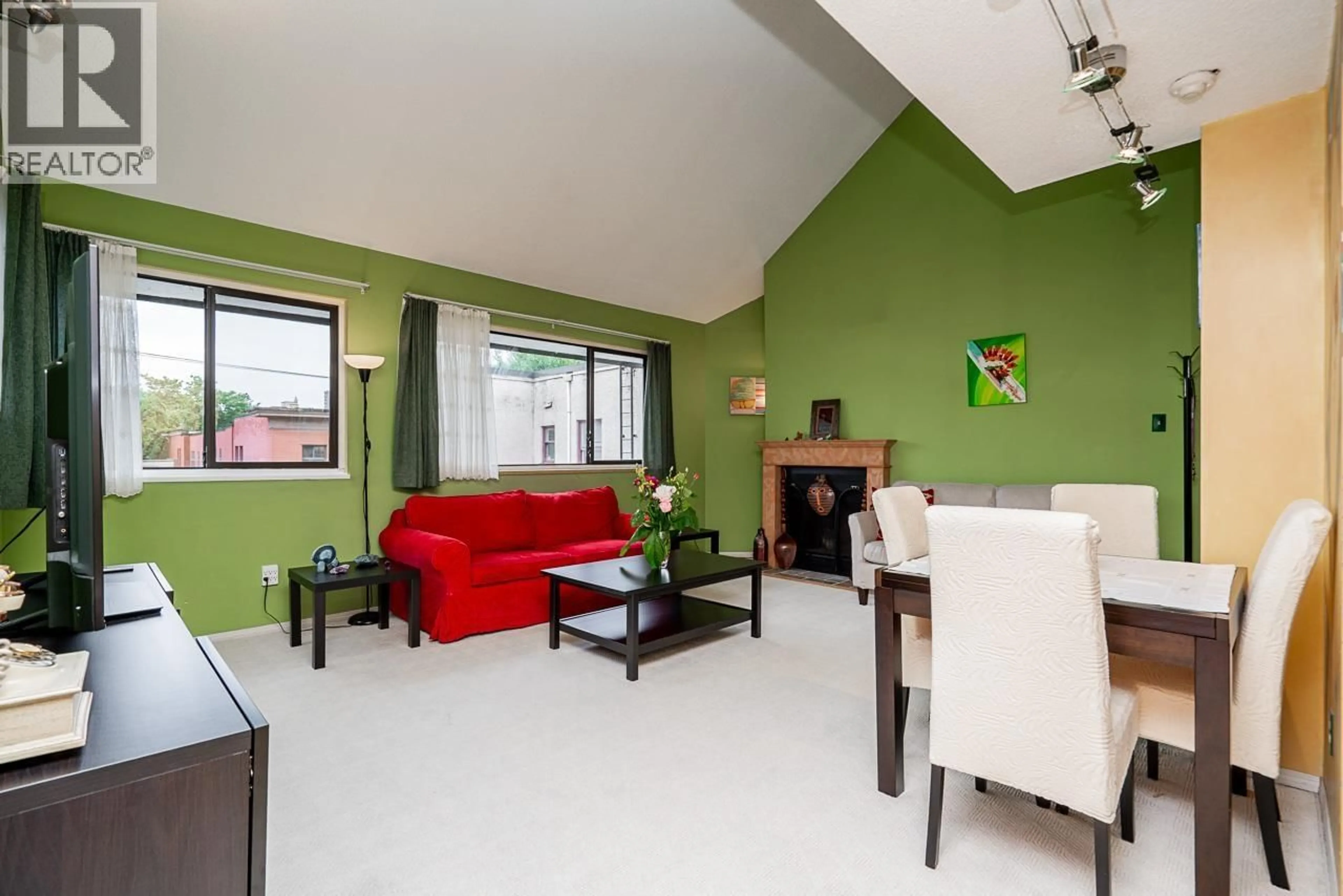 Living room with furniture, unknown for PH5 - 936 BUTE STREET, Vancouver British Columbia V6E1Y8