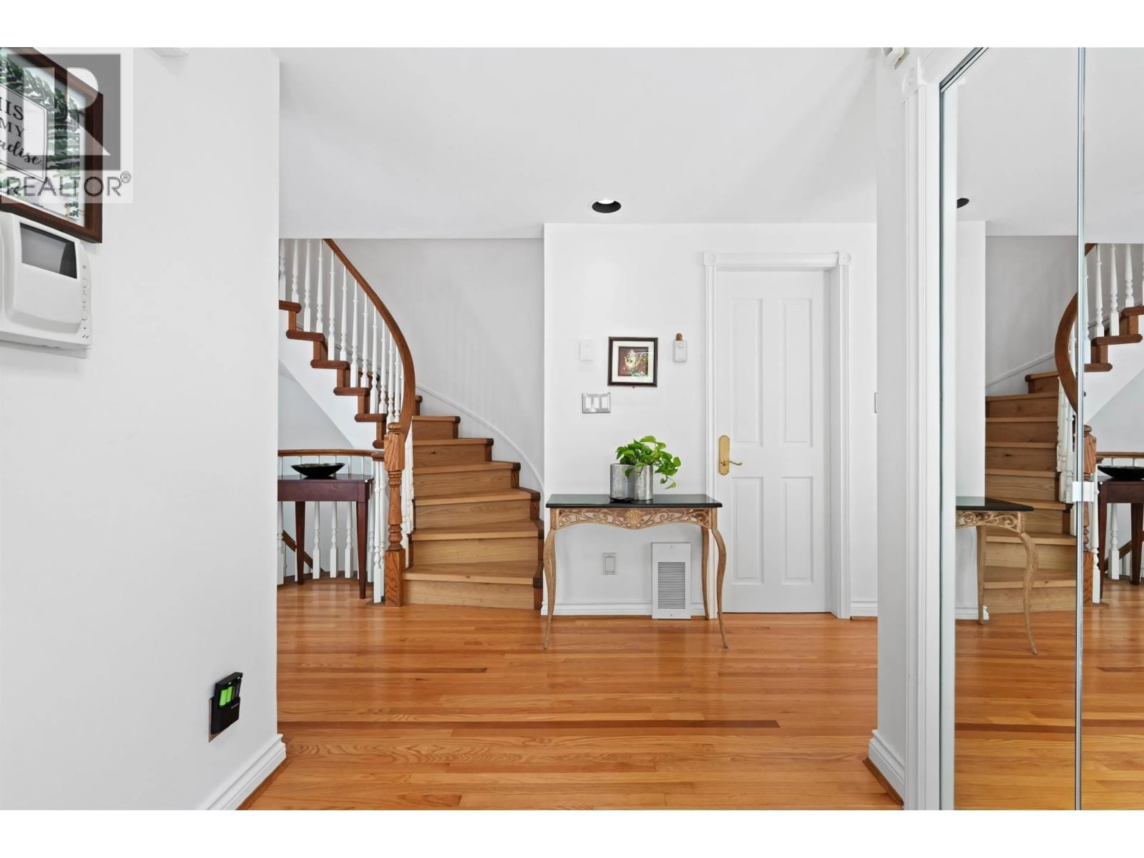 Indoor entryway for 102 - 2128 43RD AVENUE, Vancouver British Columbia V6M2E1