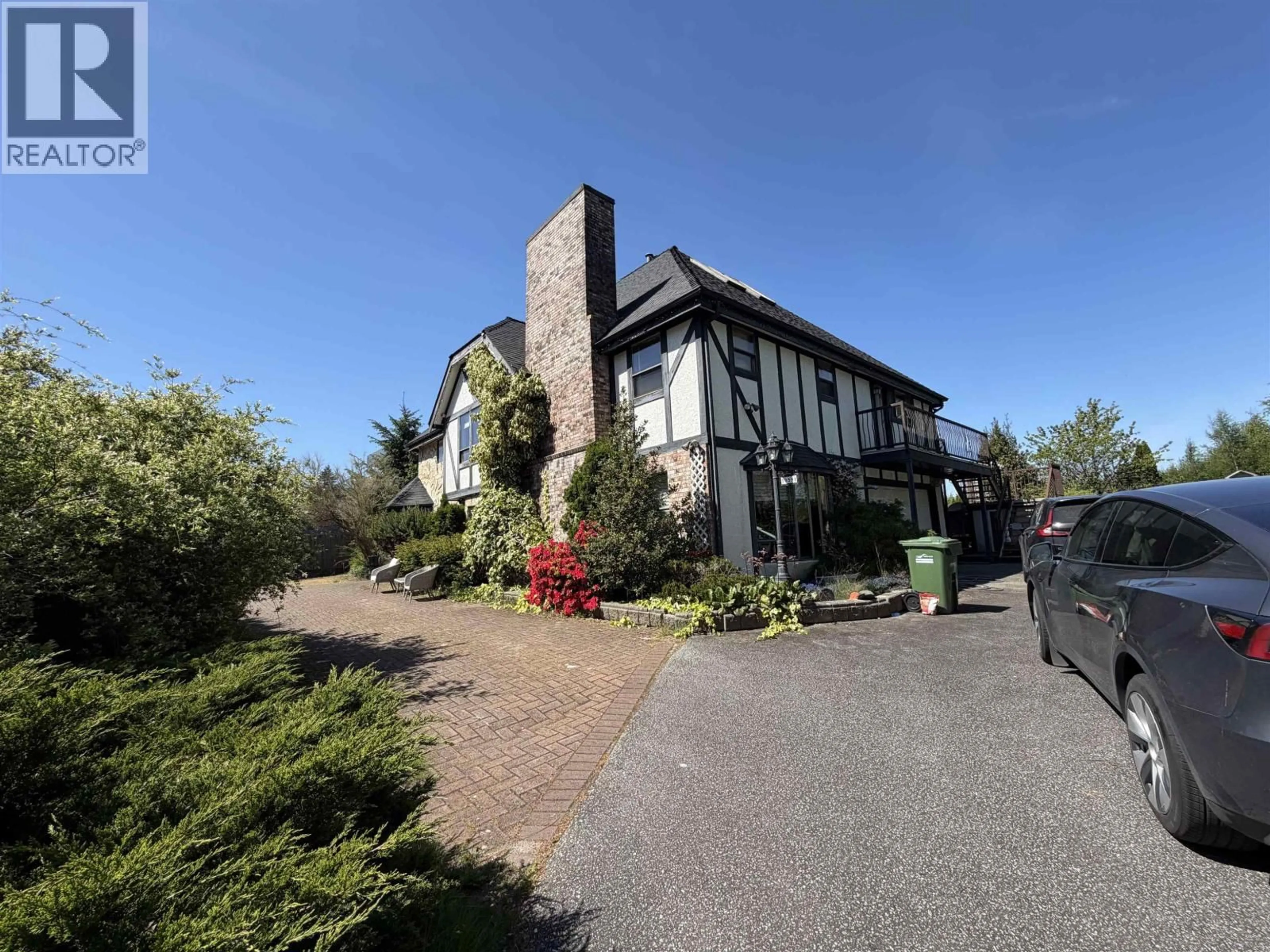 A pic from outside/outdoor area/front of a property/back of a property/a pic from drone, street for 10591 GRANVILLE AVENUE, Richmond British Columbia V6Y1R5