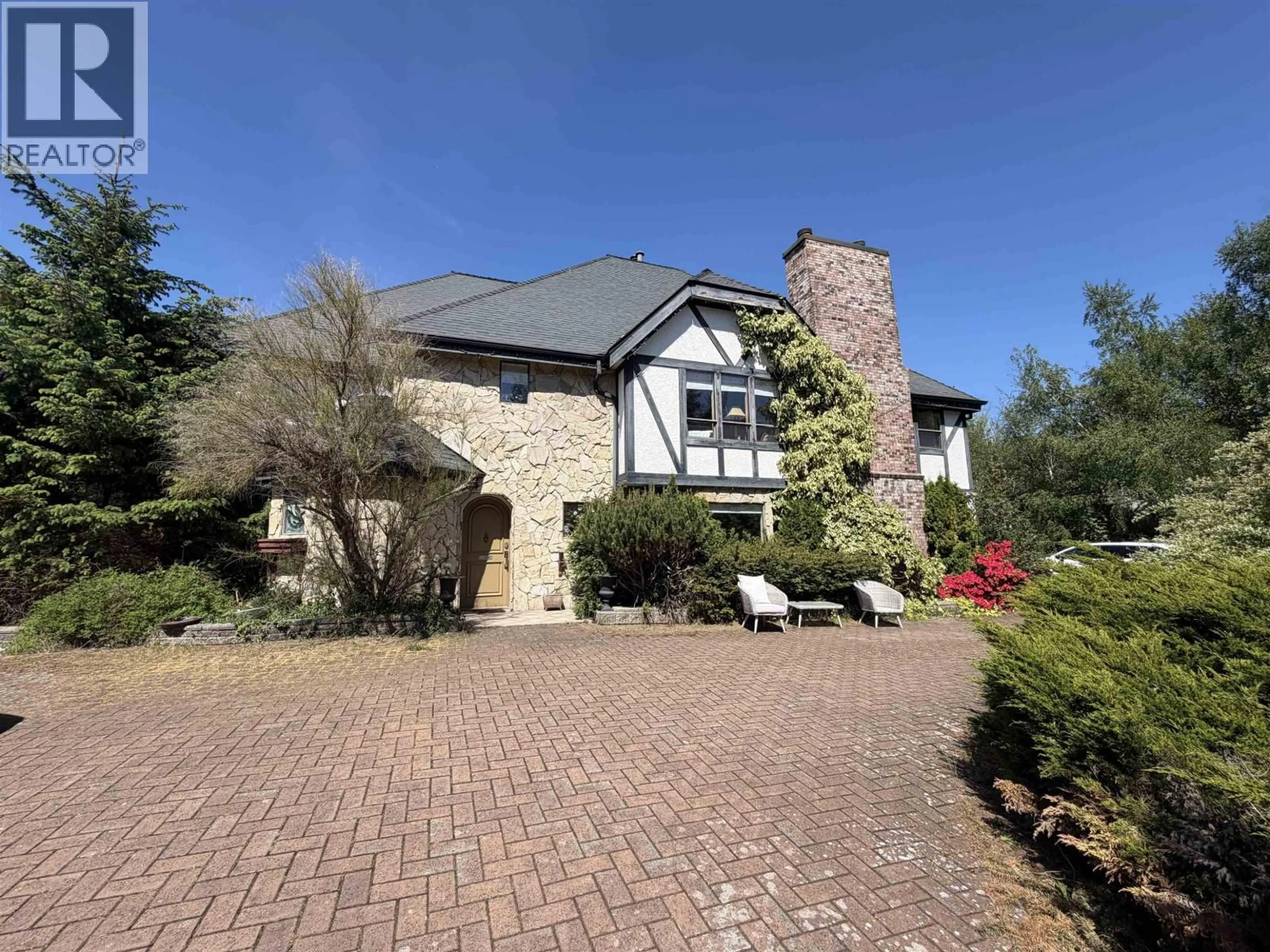 A pic from outside/outdoor area/front of a property/back of a property/a pic from drone, street for 10591 GRANVILLE AVENUE, Richmond British Columbia V6Y1R5