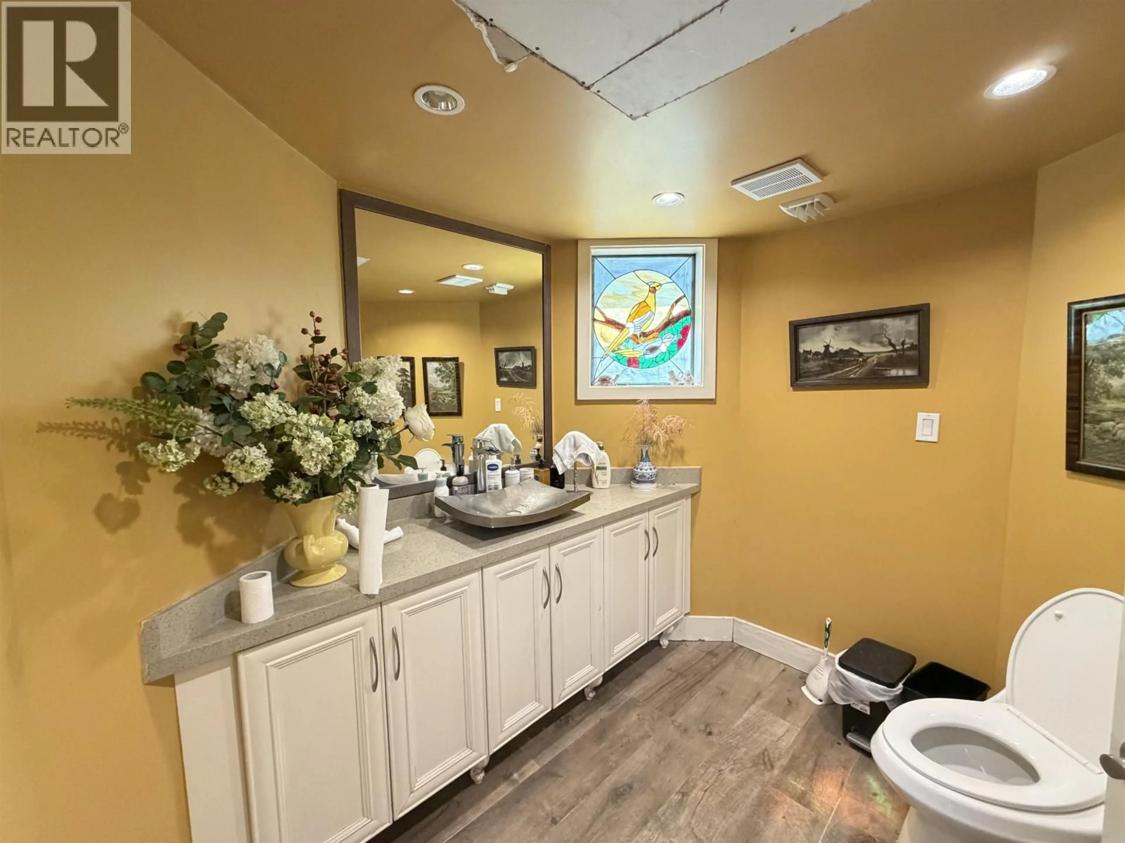 Standard bathroom, ceramic/tile floor for 10591 GRANVILLE AVENUE, Richmond British Columbia V6Y1R5