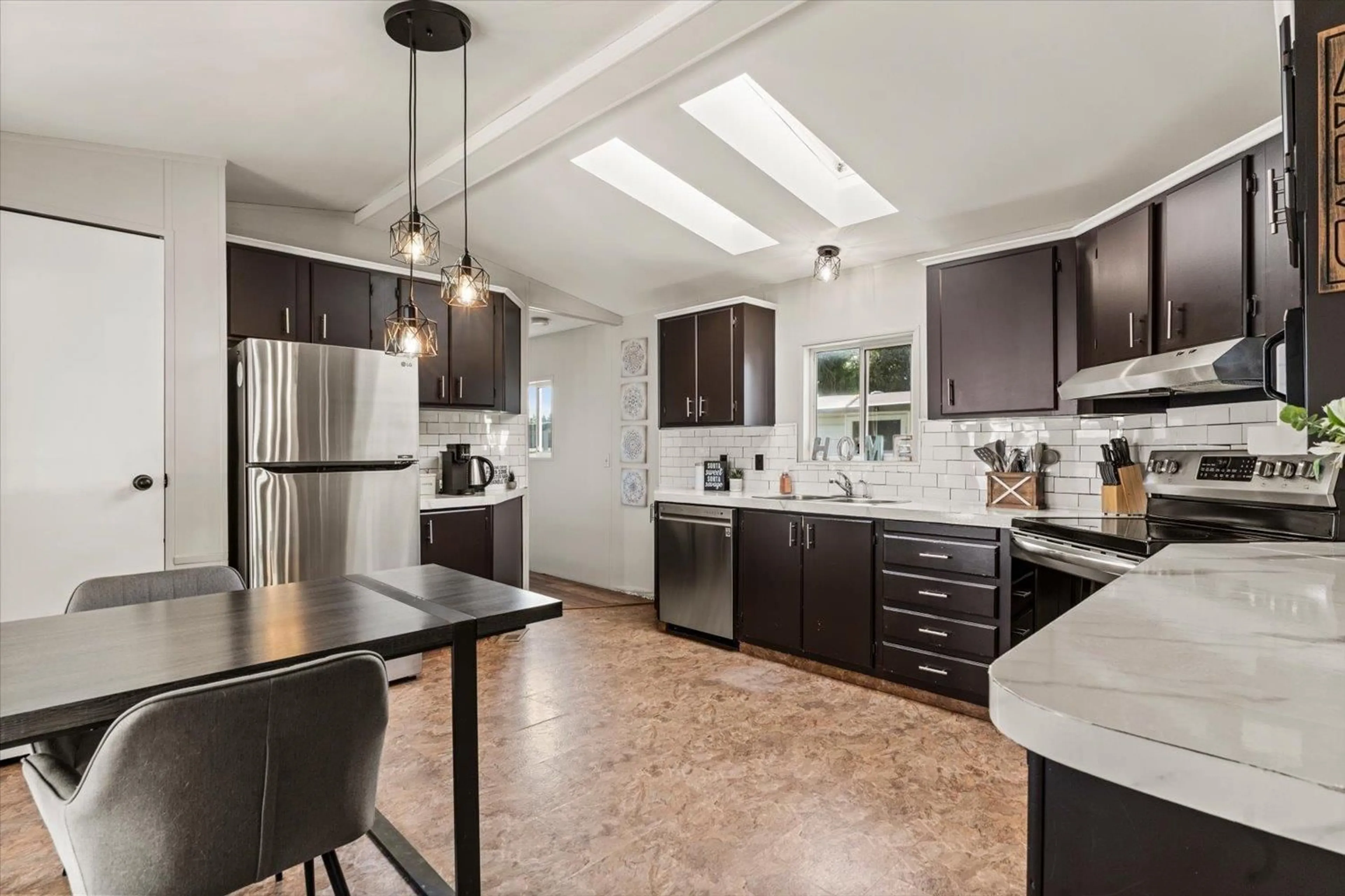 Open concept kitchen, ceramic/tile floor for 41 - 52324 YALE ROAD, Rosedale British Columbia V0X1X1