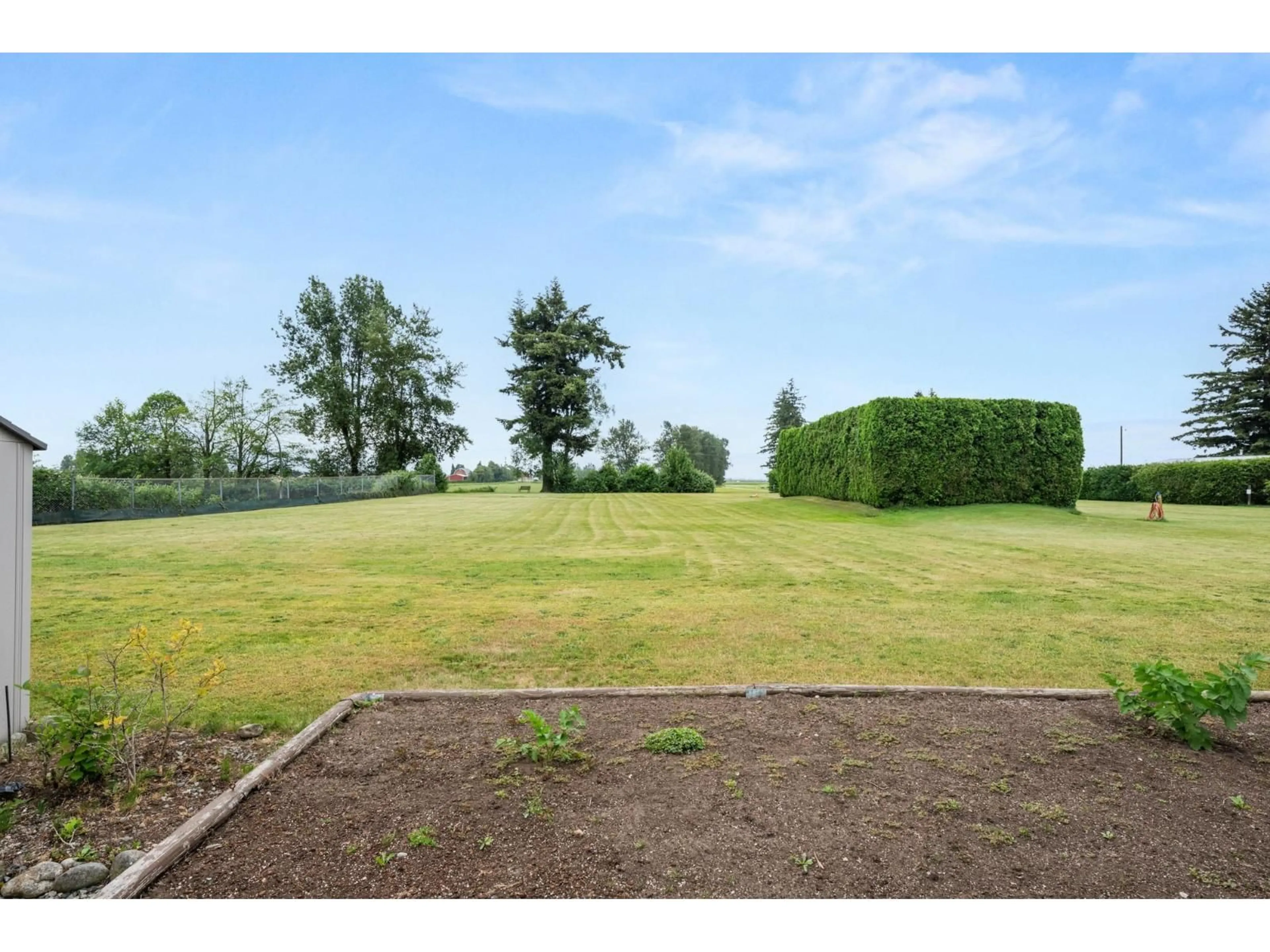 A pic from outside/outdoor area/front of a property/back of a property/a pic from drone, unknown for 147 - 27111 0 AVENUE, Langley British Columbia V4W2T3