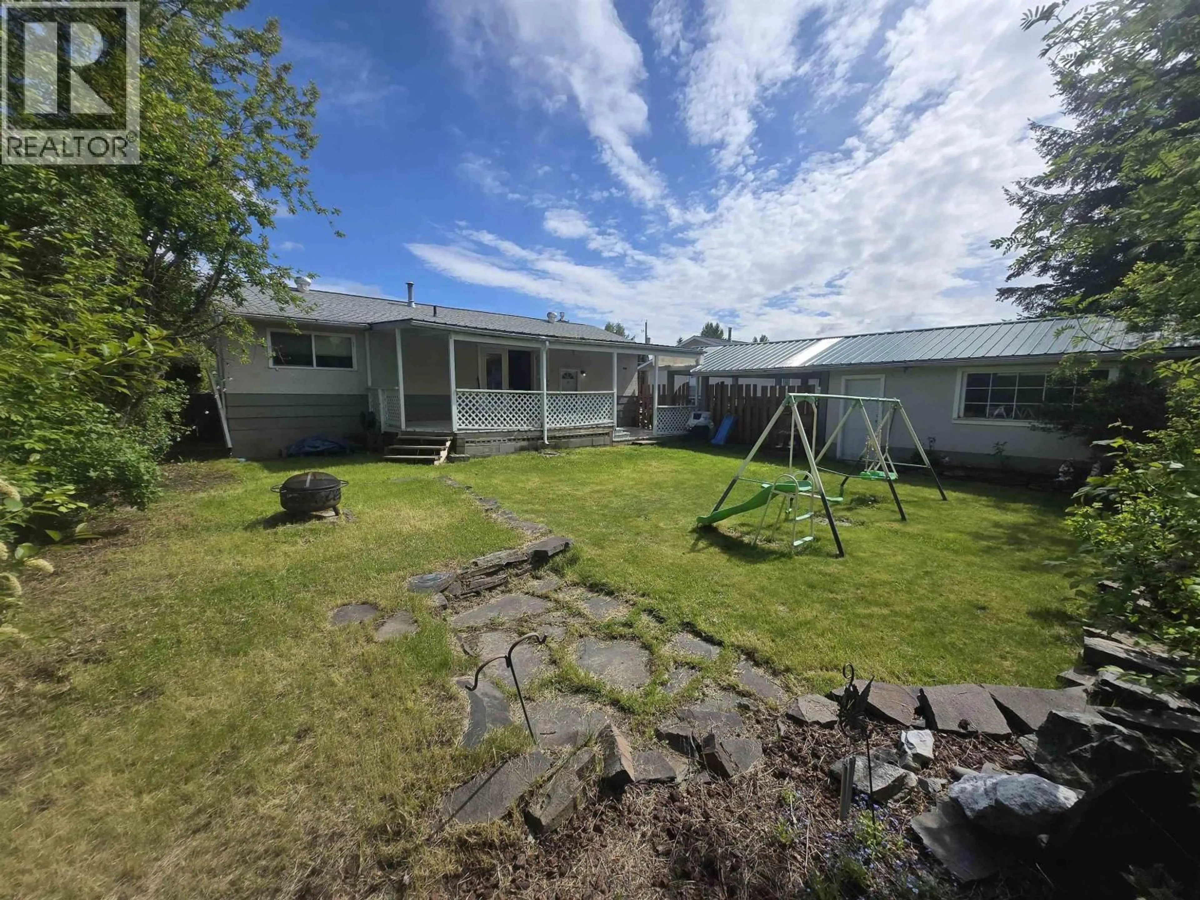 A pic from outside/outdoor area/front of a property/back of a property/a pic from drone, unknown for 829 REYNARD STREET, Quesnel British Columbia V2J3M4