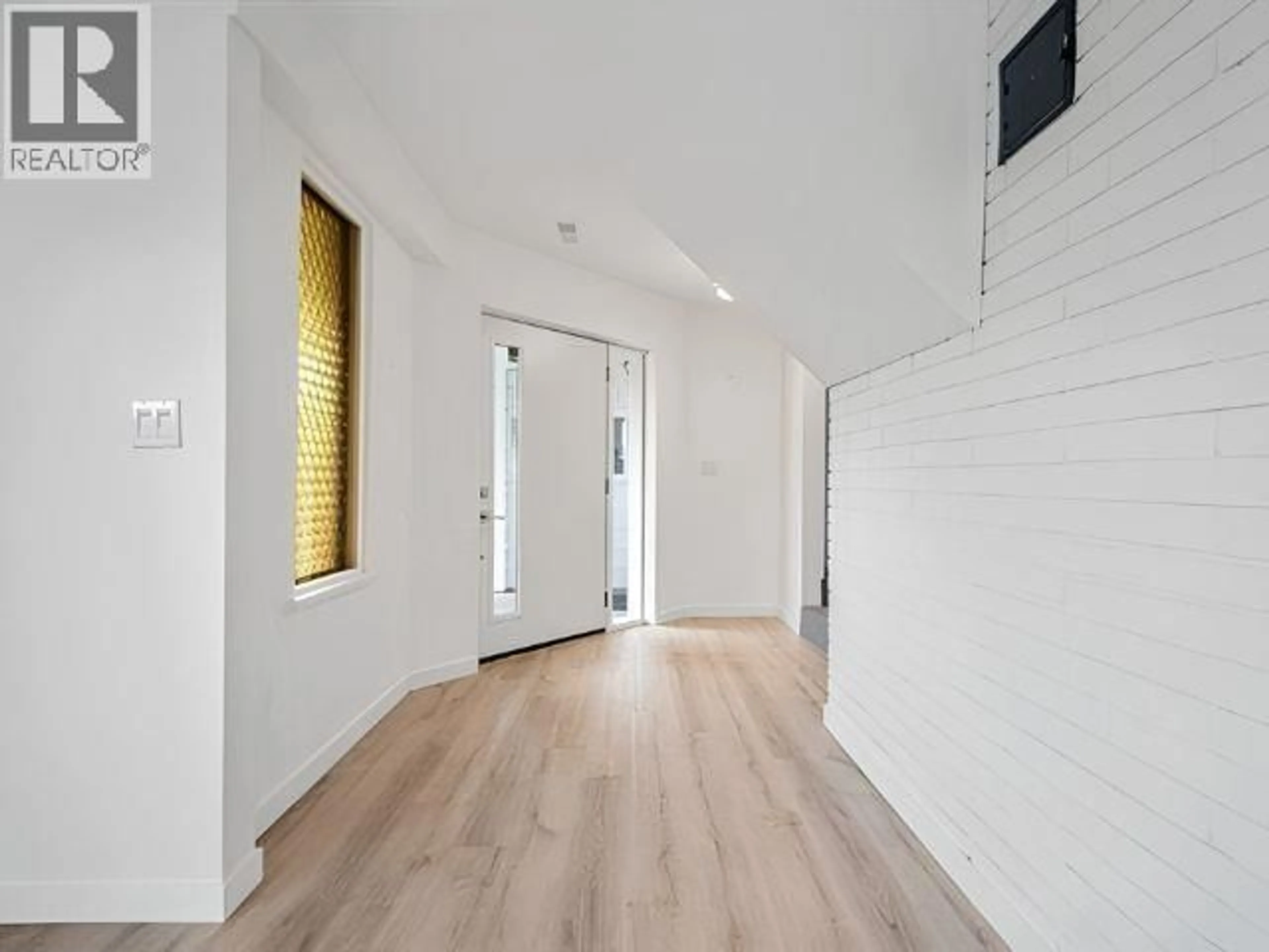 Indoor foyer for 225 67A STREET, Delta British Columbia V4L1L2