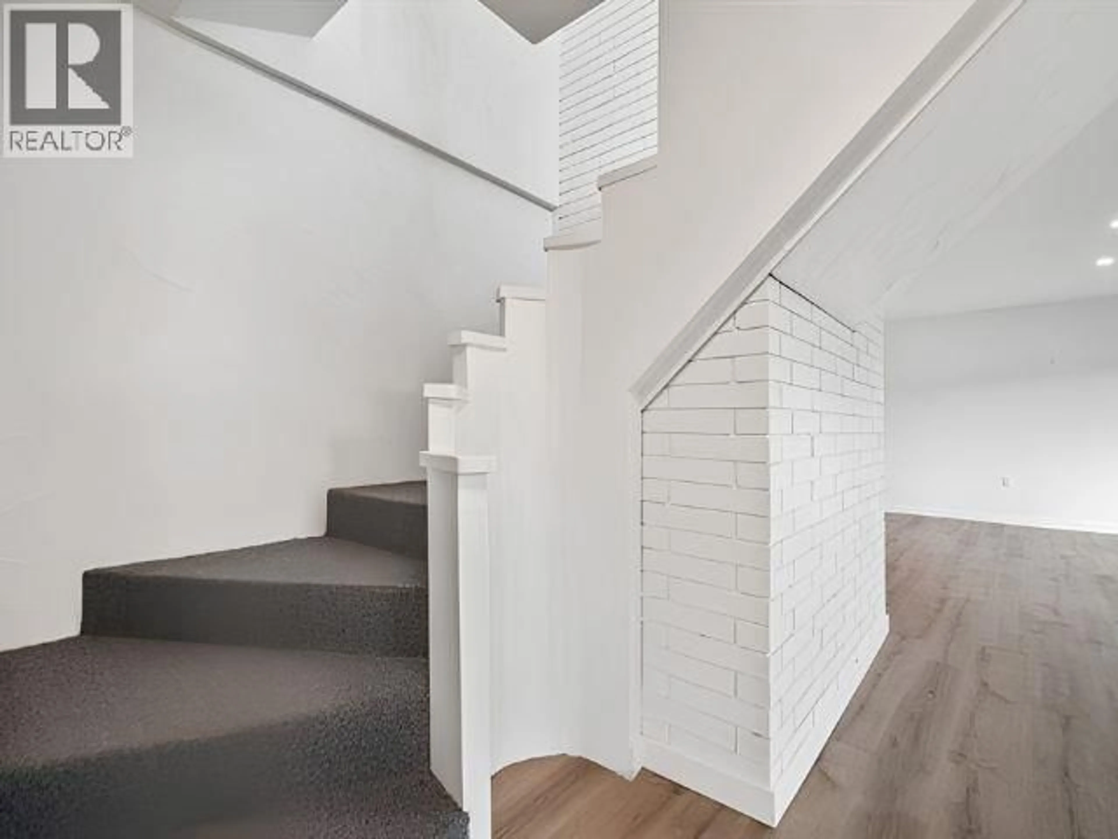 Stairs for 225 67A STREET, Delta British Columbia V4L1L2
