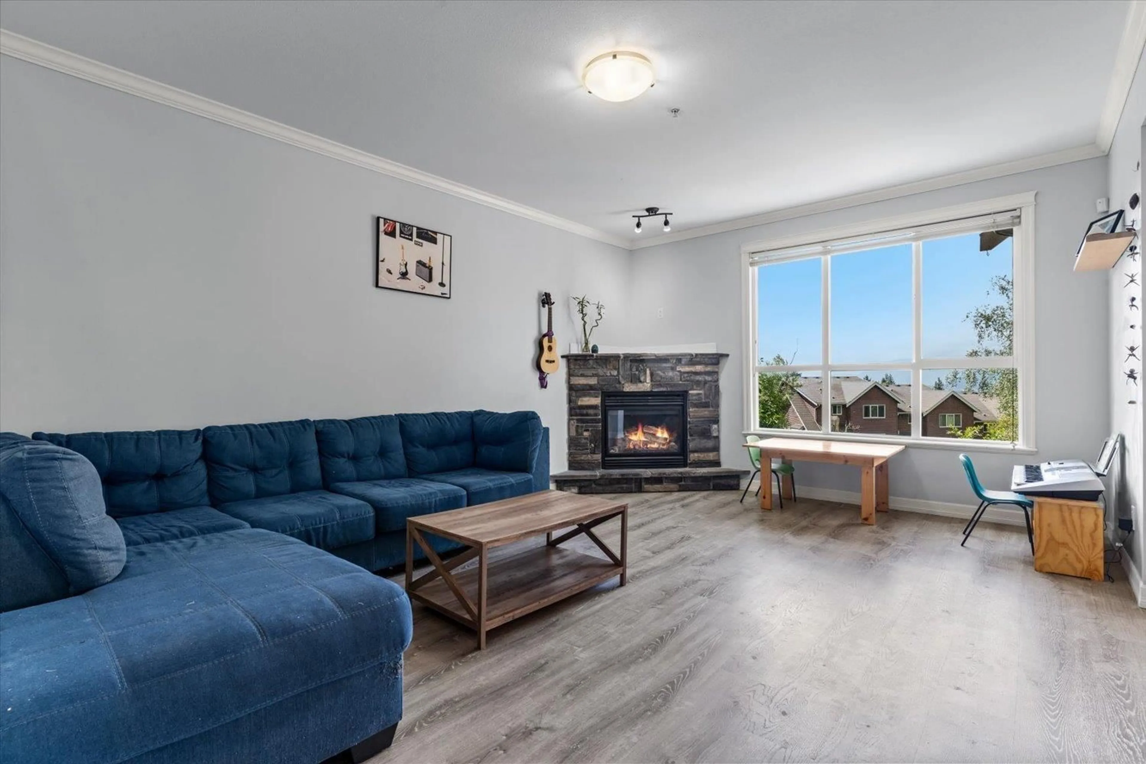 Living room with furniture, wood/laminate floor for 26 - 46832 HUDSON ROAD, Chilliwack British Columbia V2R0L9