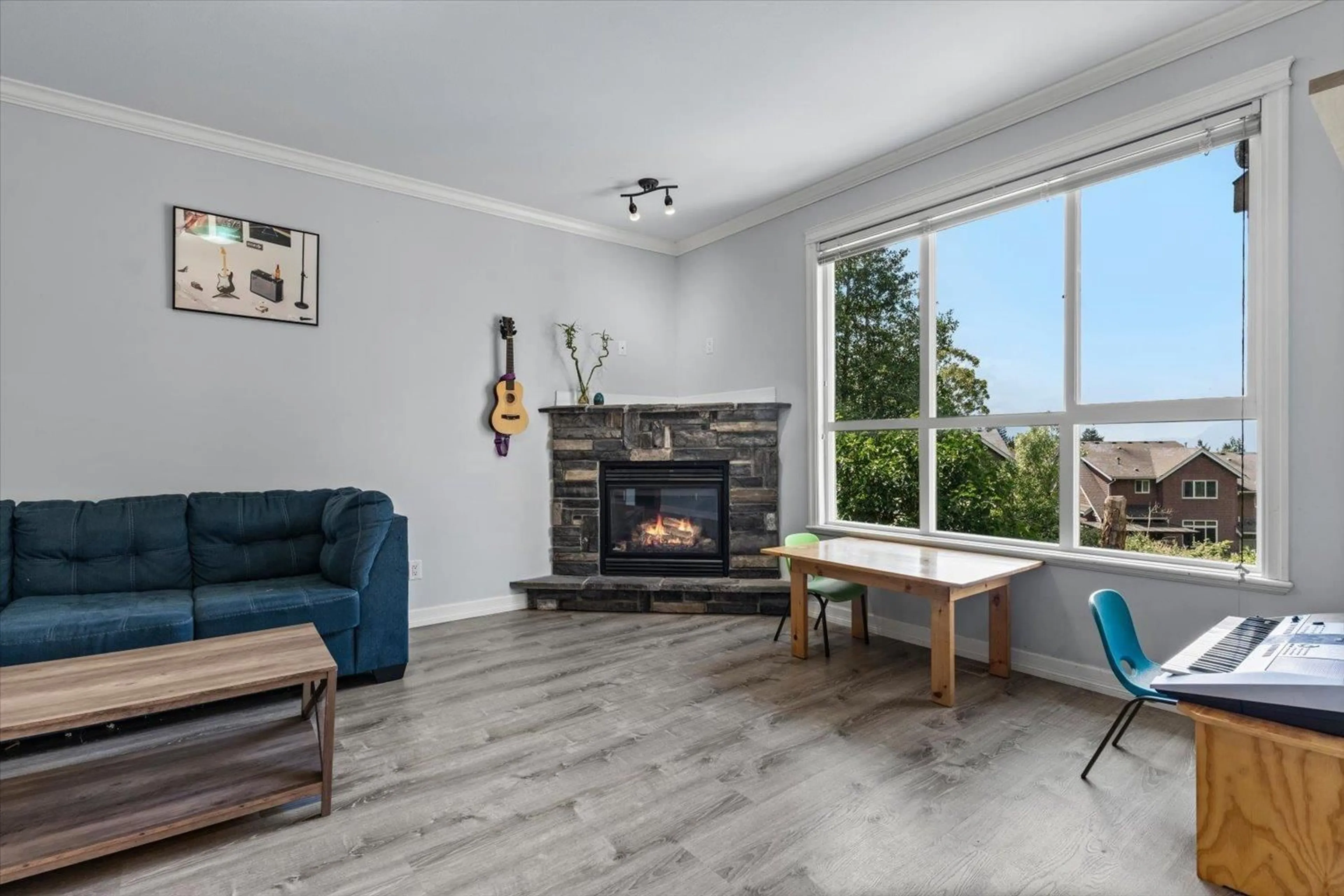 Living room with furniture, wood/laminate floor for 26 - 46832 HUDSON ROAD, Chilliwack British Columbia V2R0L9