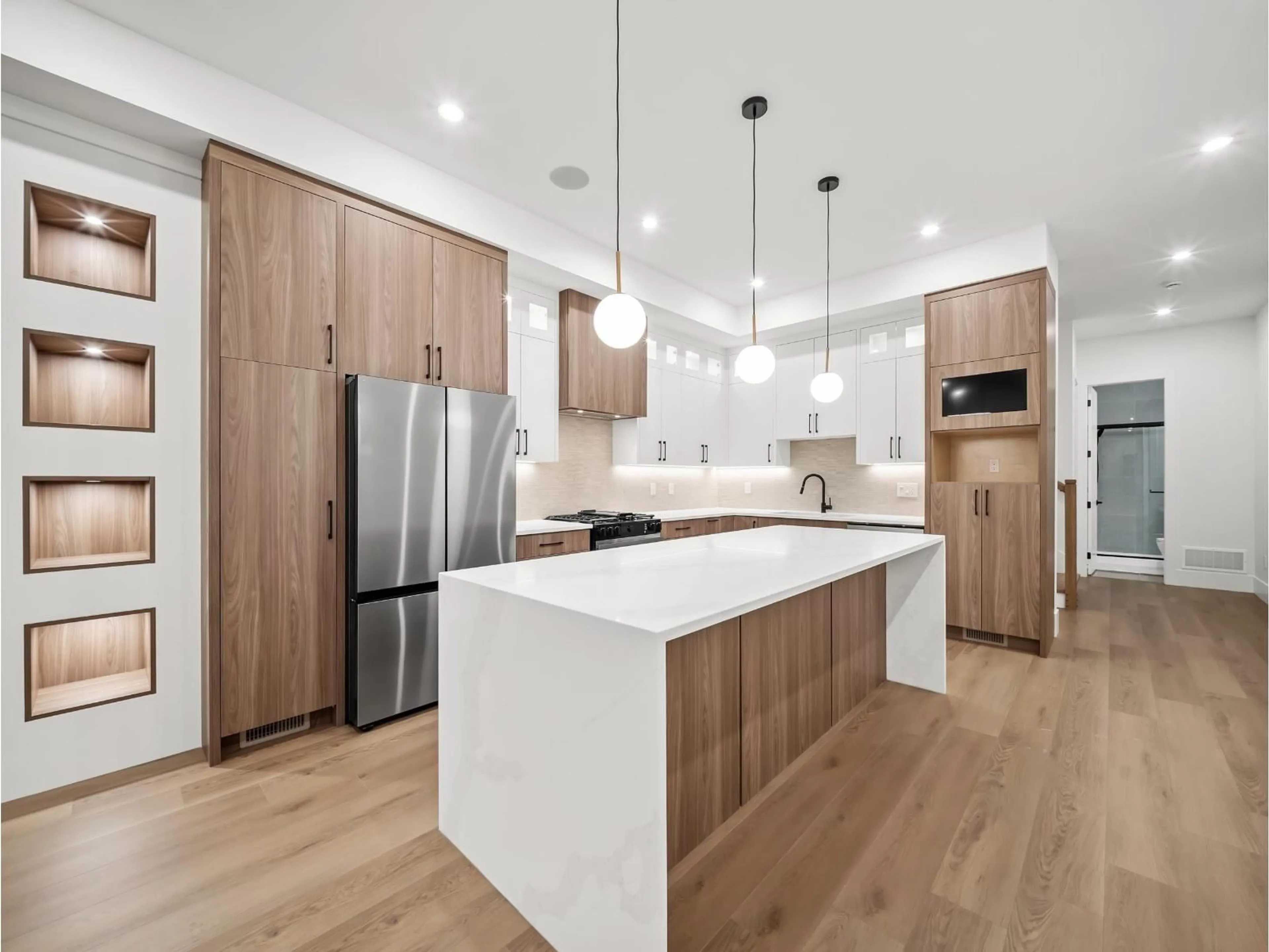 Open concept kitchen, wood/laminate floor for 102 - 11480 138A STREET, Surrey British Columbia V3R0J3