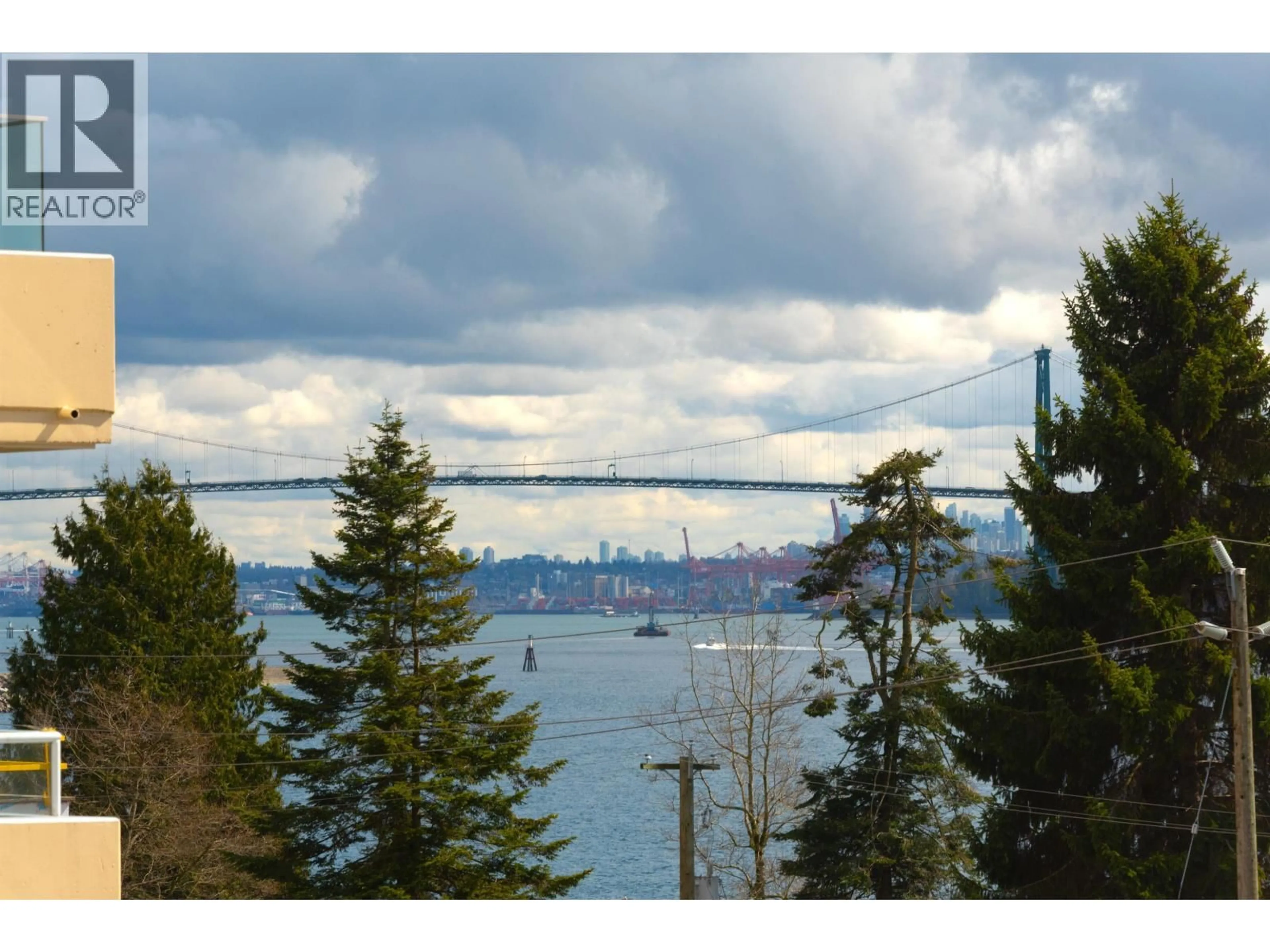 Blurry image for 303 - 1845 BELLEVUE AVENUE, West Vancouver British Columbia V7V1B2