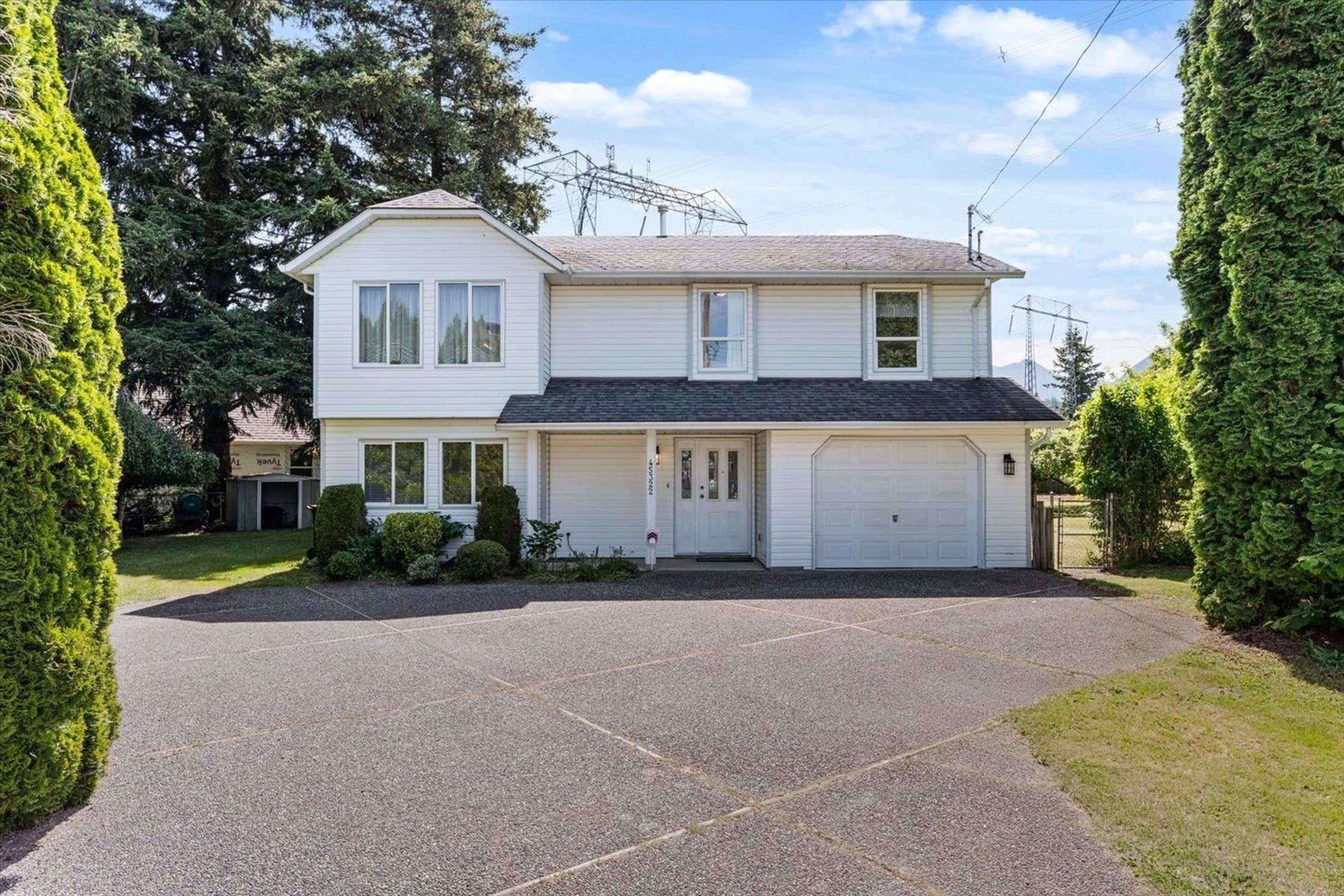 Home with vinyl exterior material, street for 45322 BALMORAL AVENUE, Chilliwack British Columbia V2R2M4
