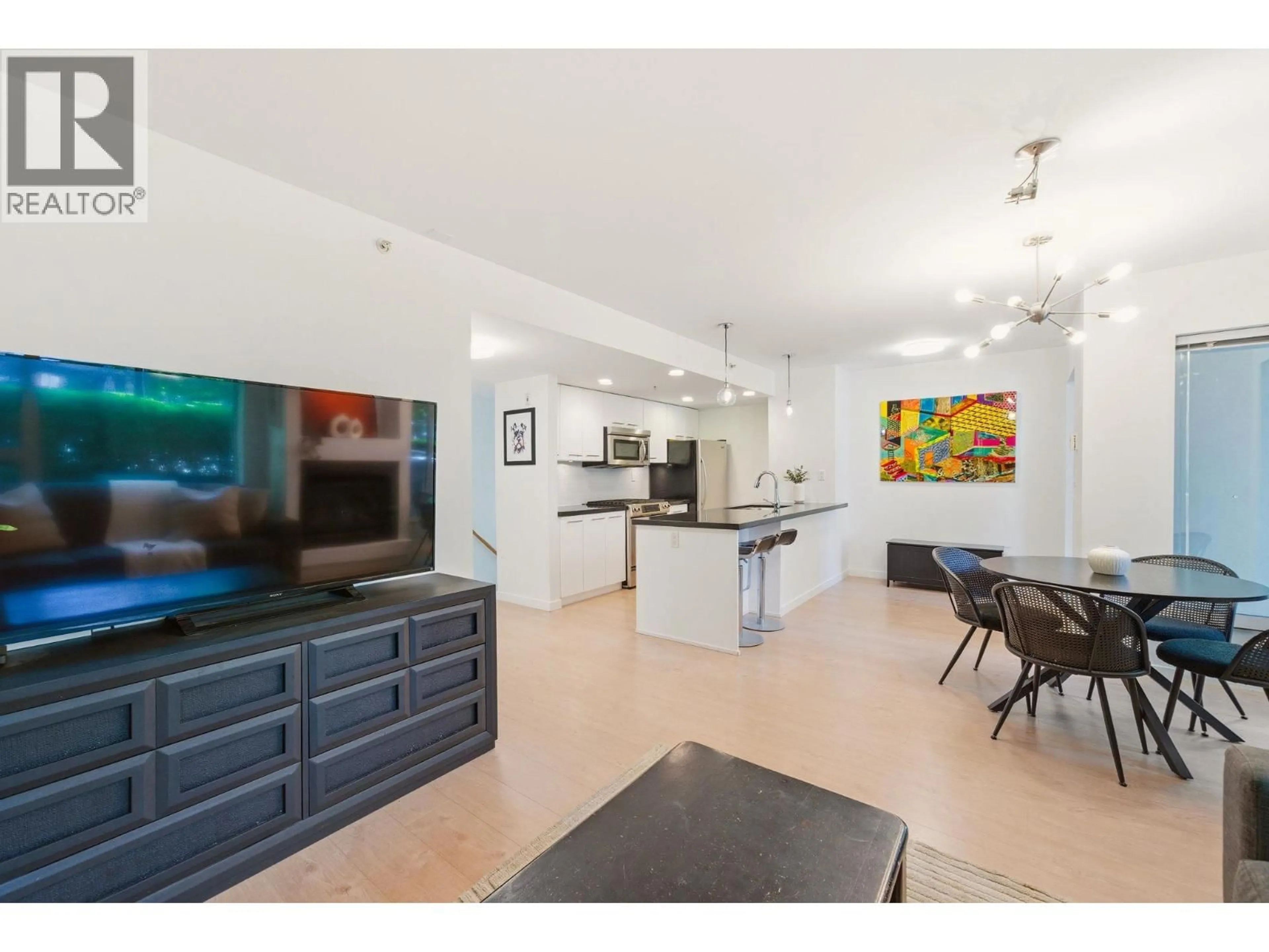 Open concept kitchen, unknown for TH1 - 1288 CHESTERFIELD AVENUE, North Vancouver British Columbia V7M0B1
