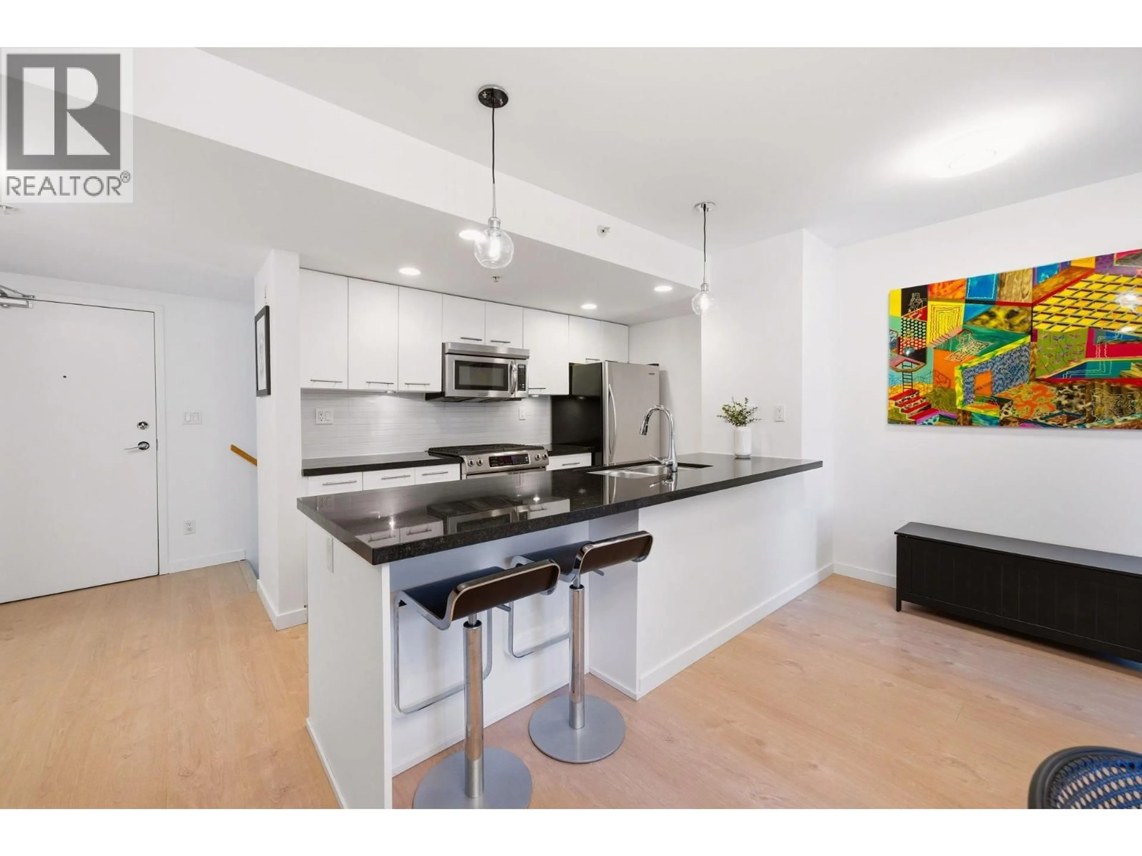 Open concept kitchen, unknown for TH1 - 1288 CHESTERFIELD AVENUE, North Vancouver British Columbia V7M0B1