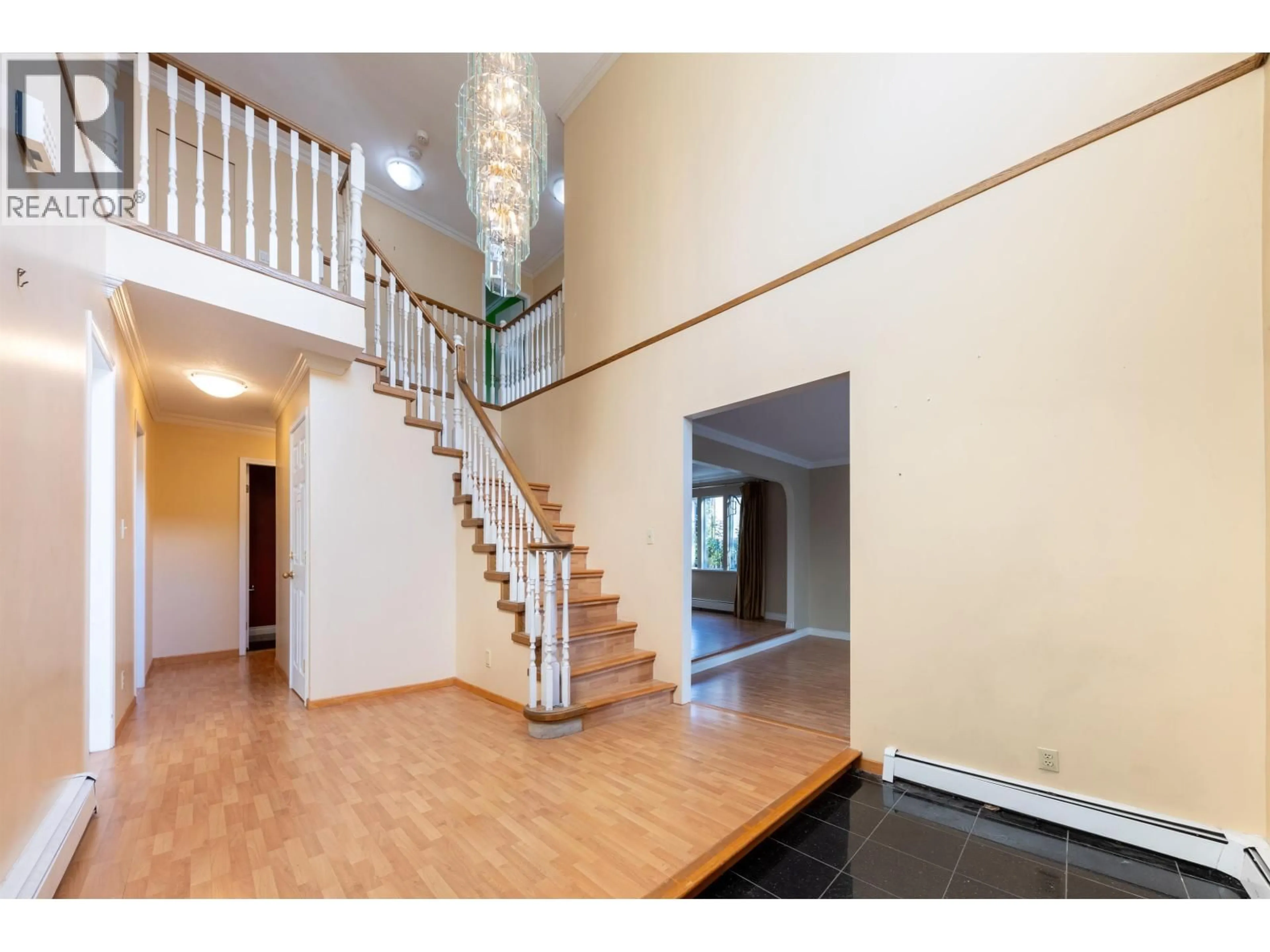 Indoor foyer for 3979 33RD AVENUE, Vancouver British Columbia V6N2H7