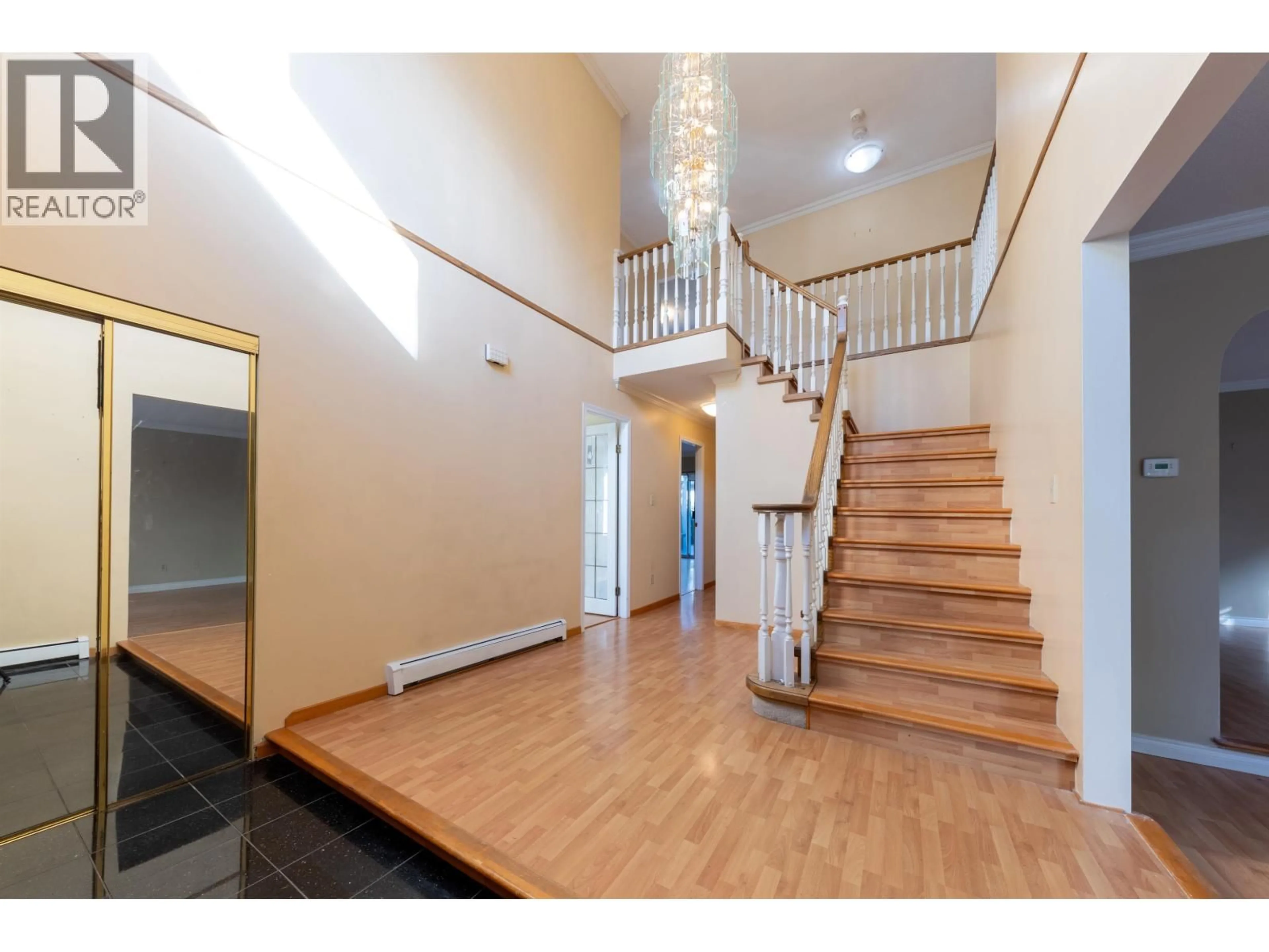 Indoor foyer for 3979 33RD AVENUE, Vancouver British Columbia V6N2H7