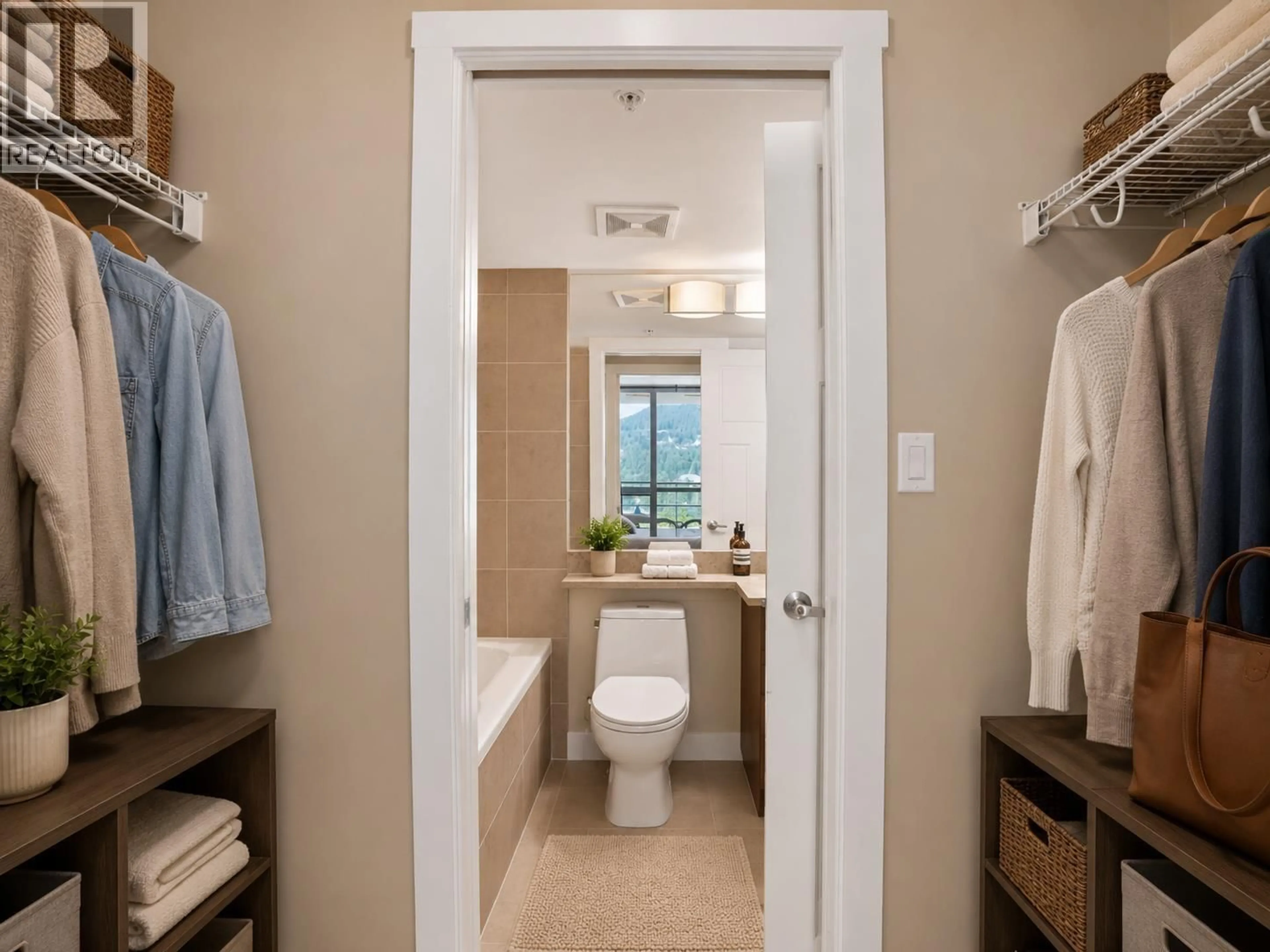 Standard bathroom, ceramic/tile floor for 2102 - 2978 GLEN DRIVE, Coquitlam British Columbia V3B0C3