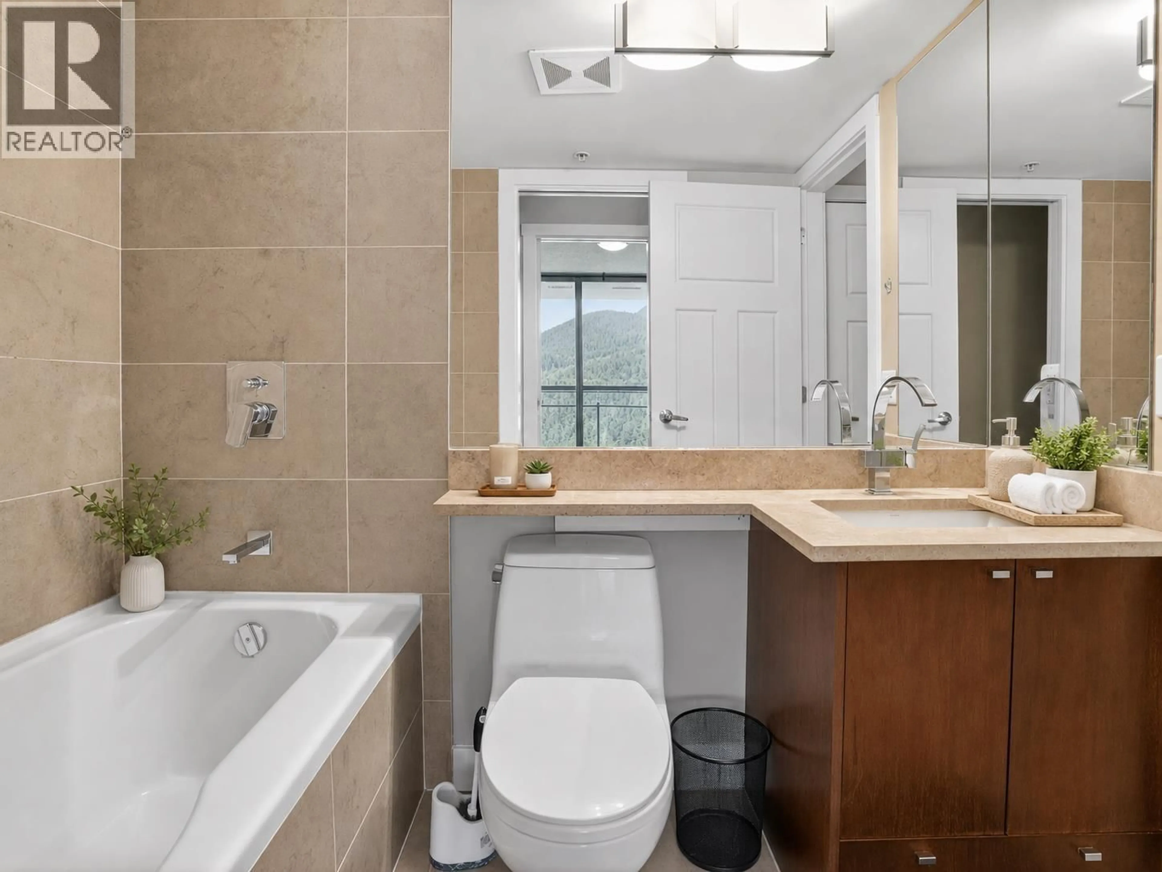 Standard bathroom, ceramic/tile floor for 2102 - 2978 GLEN DRIVE, Coquitlam British Columbia V3B0C3