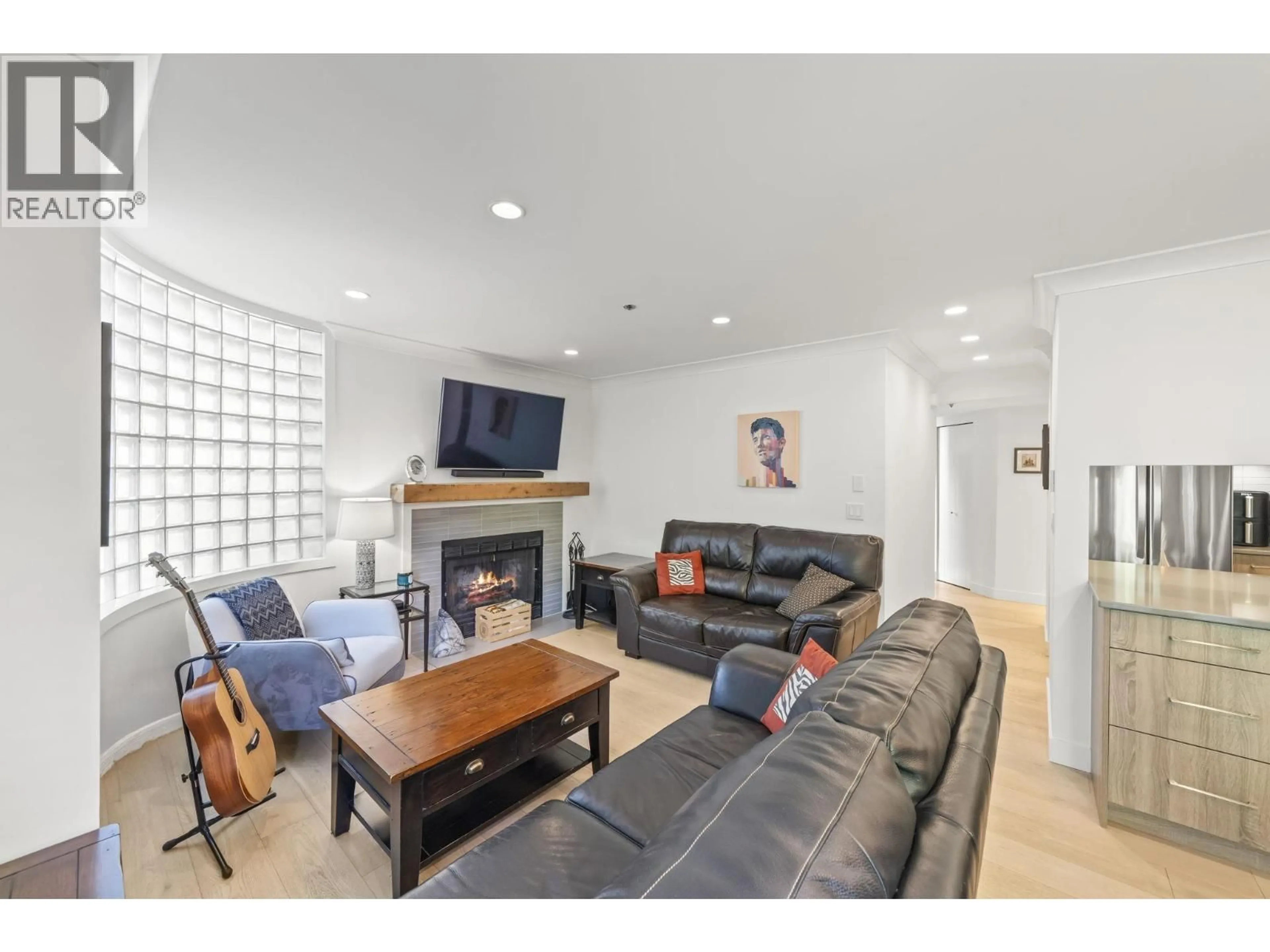 Living room with furniture, unknown for 109 - 888 13TH AVENUE, Vancouver British Columbia V5Z1P2