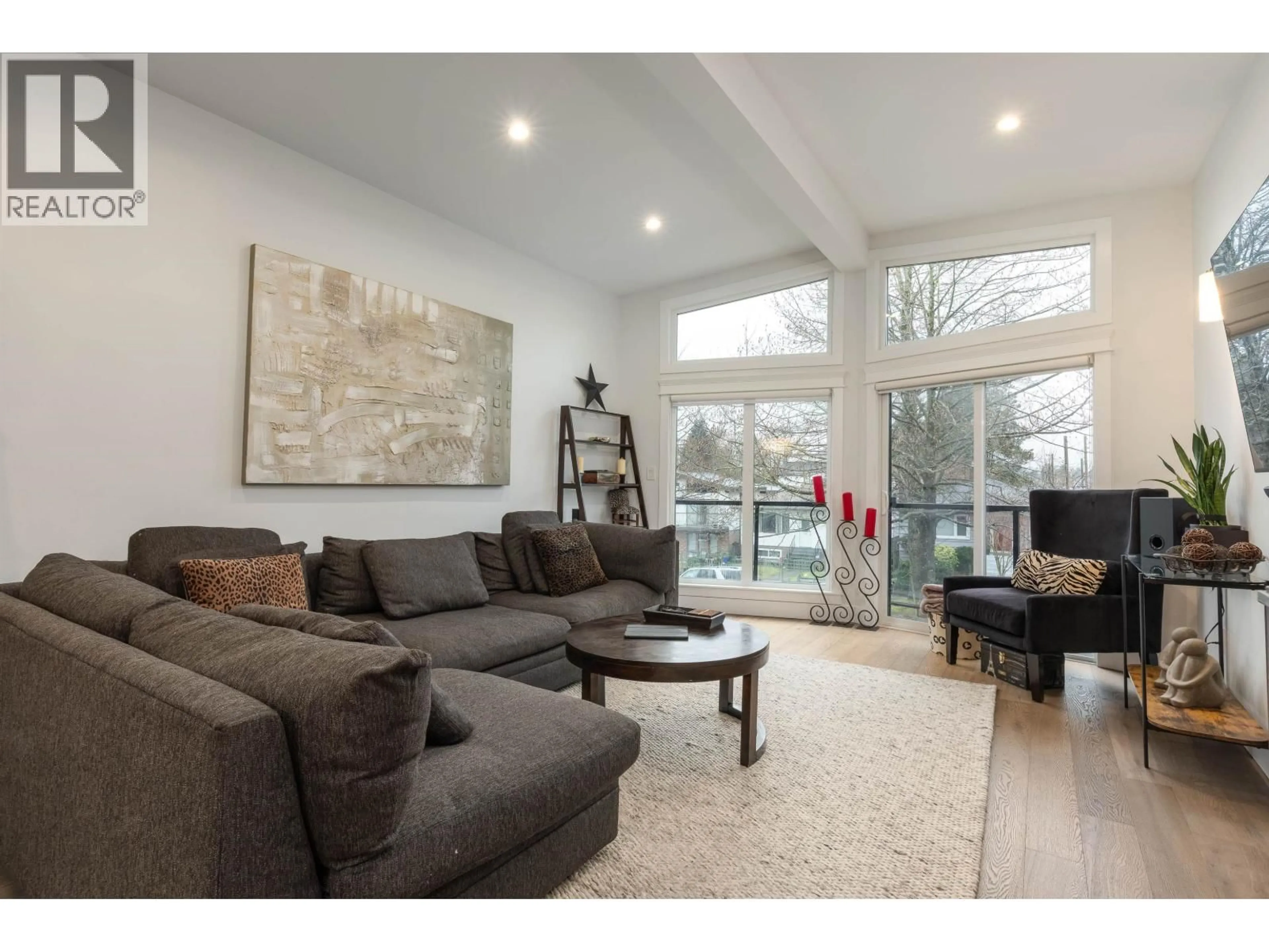 Living room with furniture, wood/laminate floor for 6360 SOPHIA STREET, Vancouver British Columbia V5W2W6