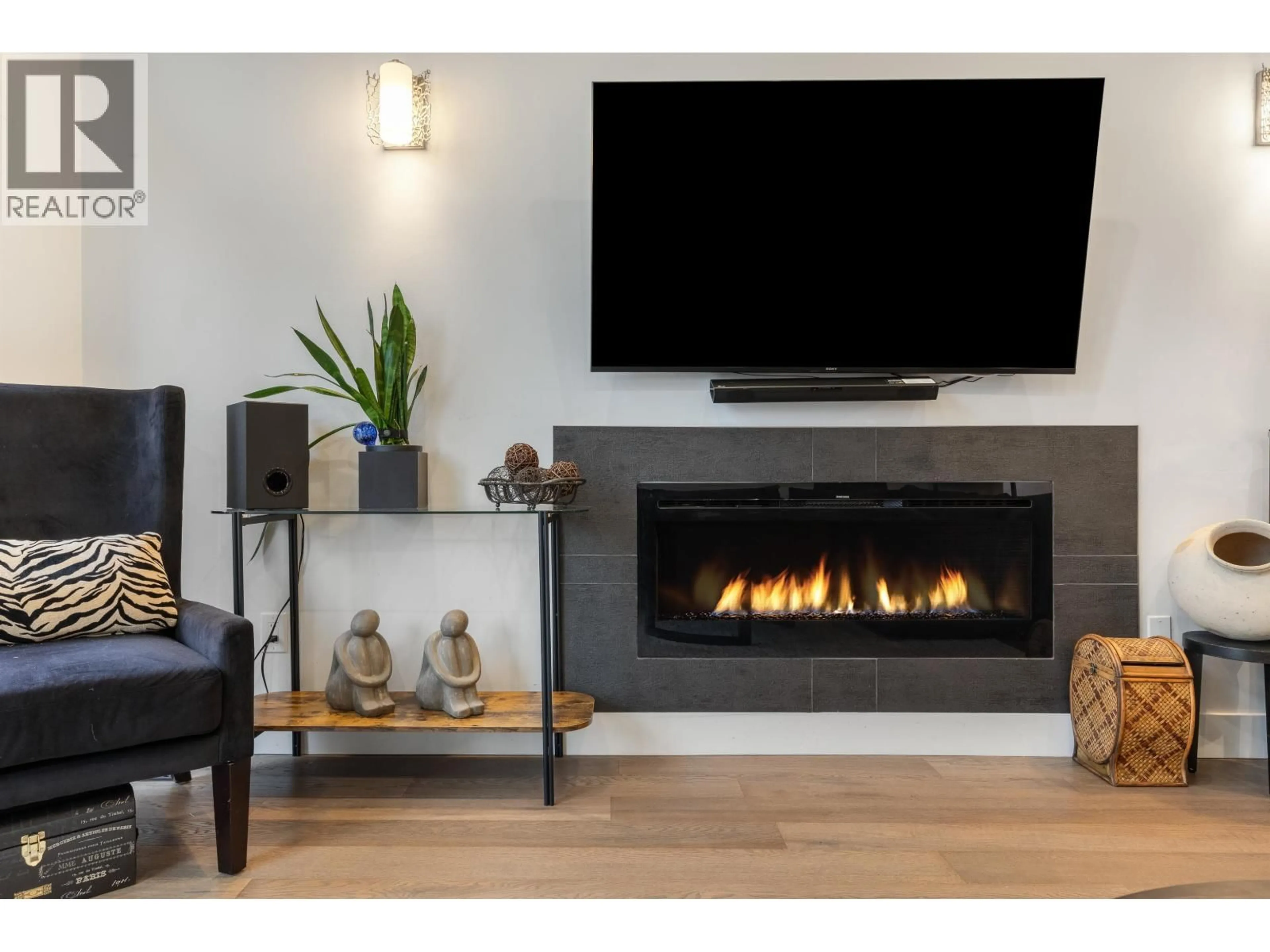 Home theater for 6360 SOPHIA STREET, Vancouver British Columbia V5W2W6