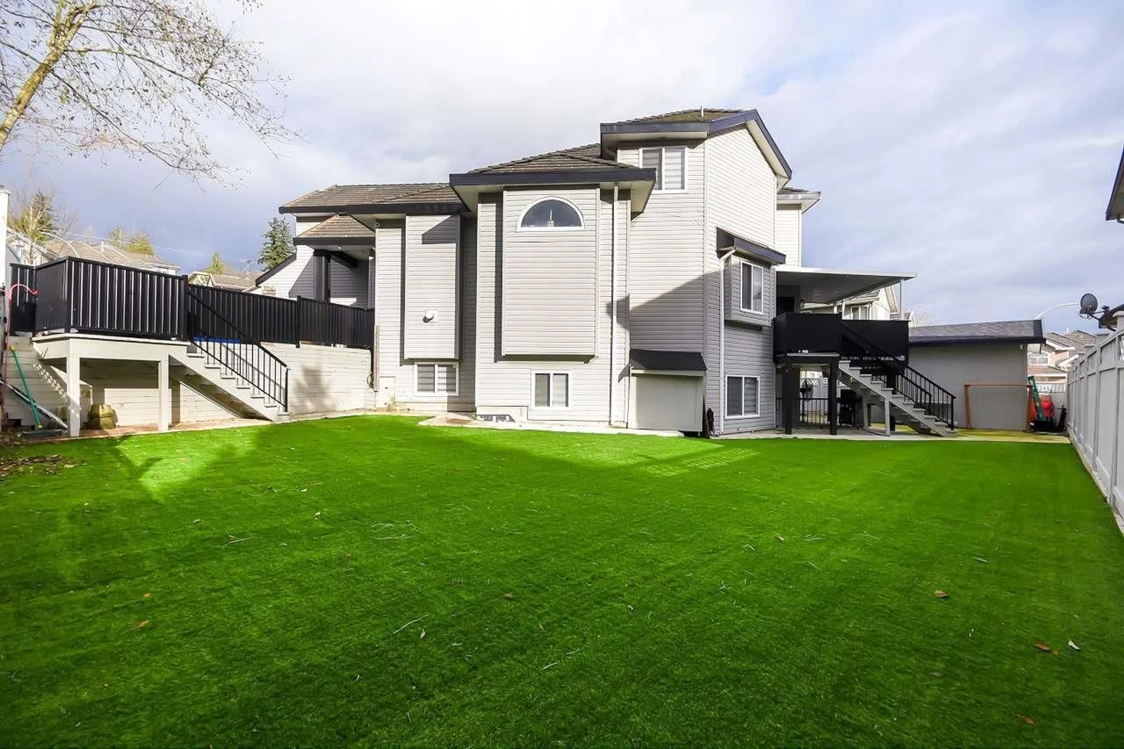 Home with vinyl exterior material, unknown for 14496 67B AVENUE, Surrey British Columbia V3S0T3