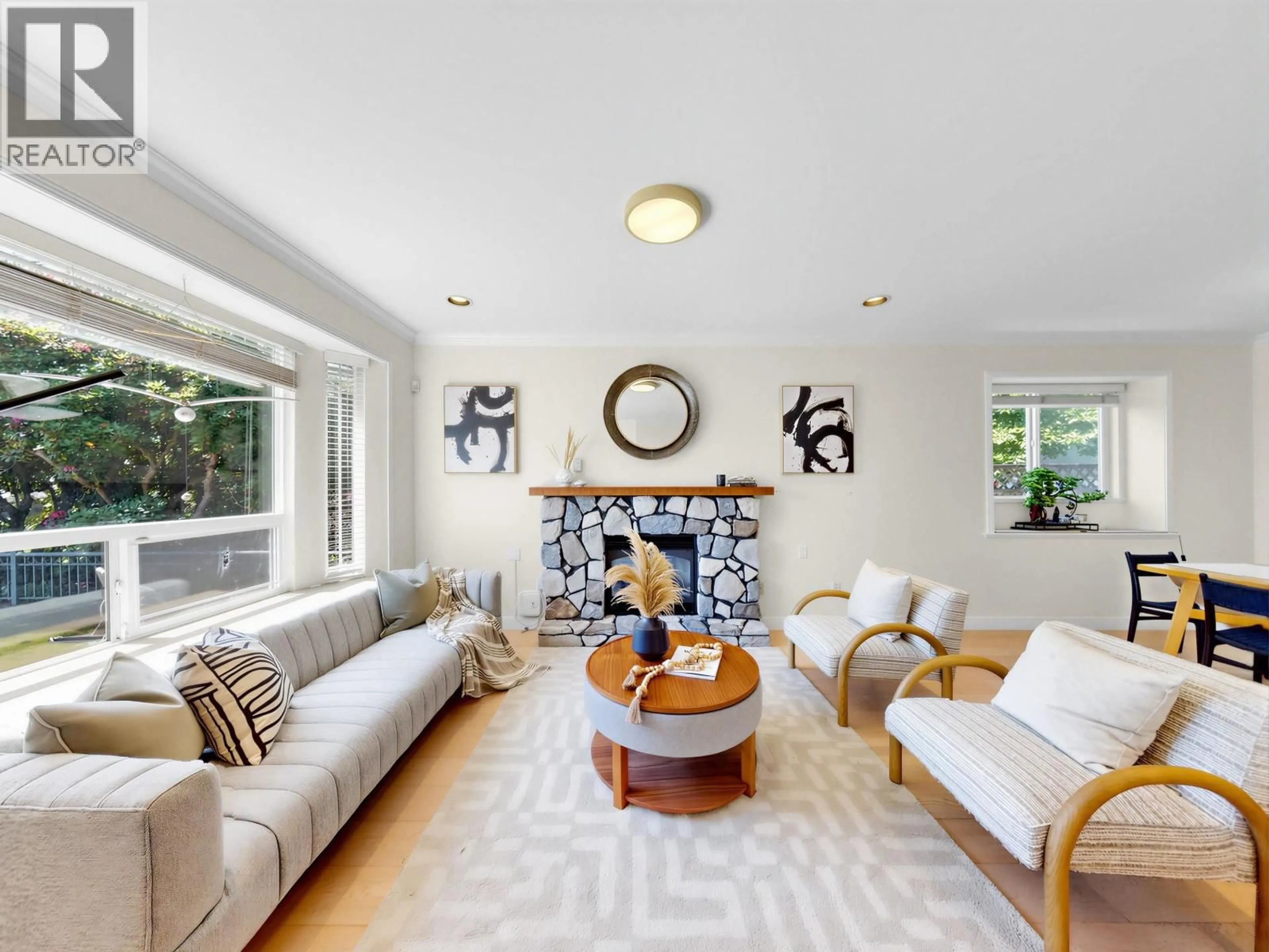 Living room with furniture, unknown for 4857 VICTORY STREET, Burnaby British Columbia V5J1S5