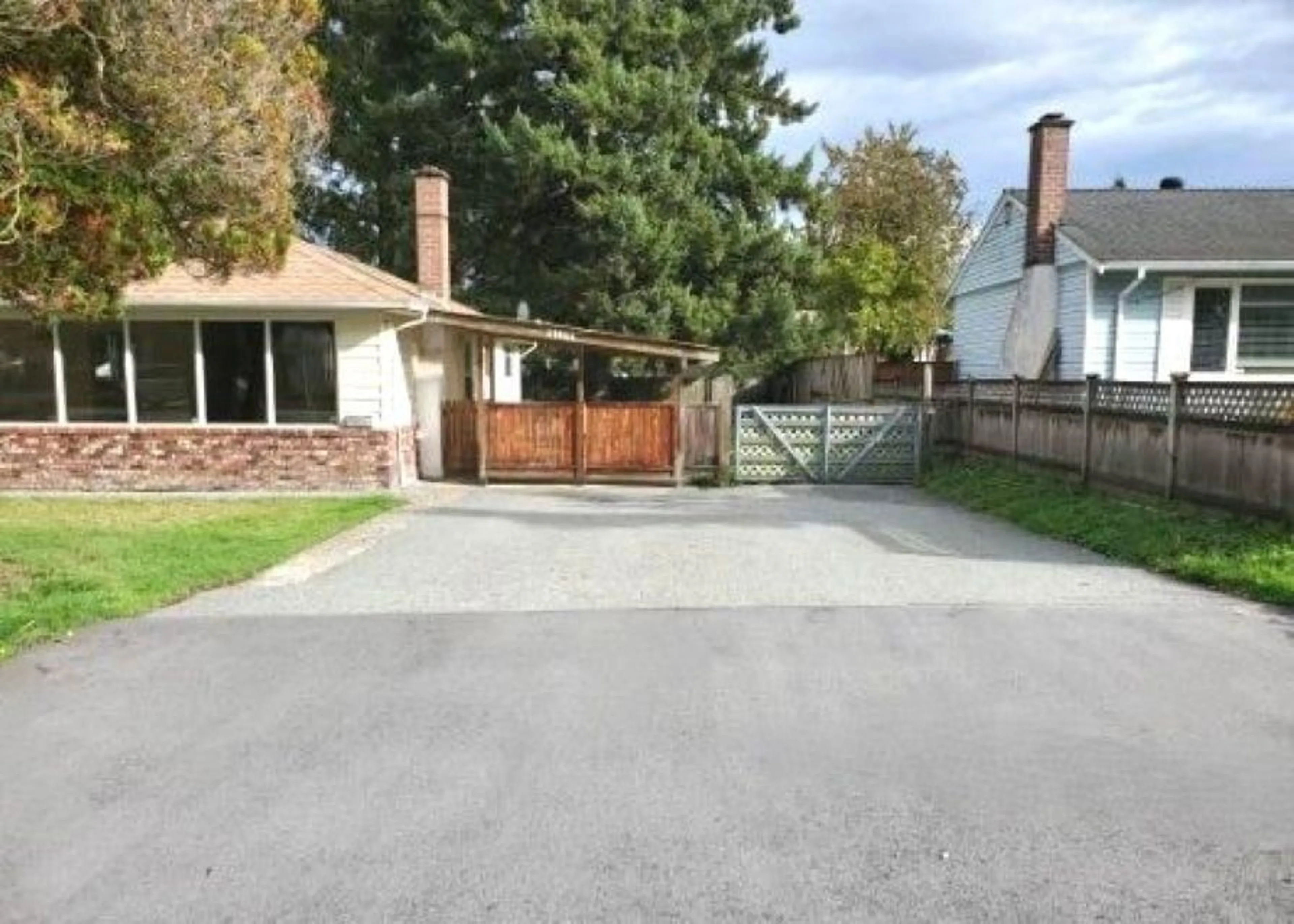 A pic from outside/outdoor area/front of a property/back of a property/a pic from drone, street for 11044 ORIOLE DRIVE, Surrey British Columbia V3R5A6