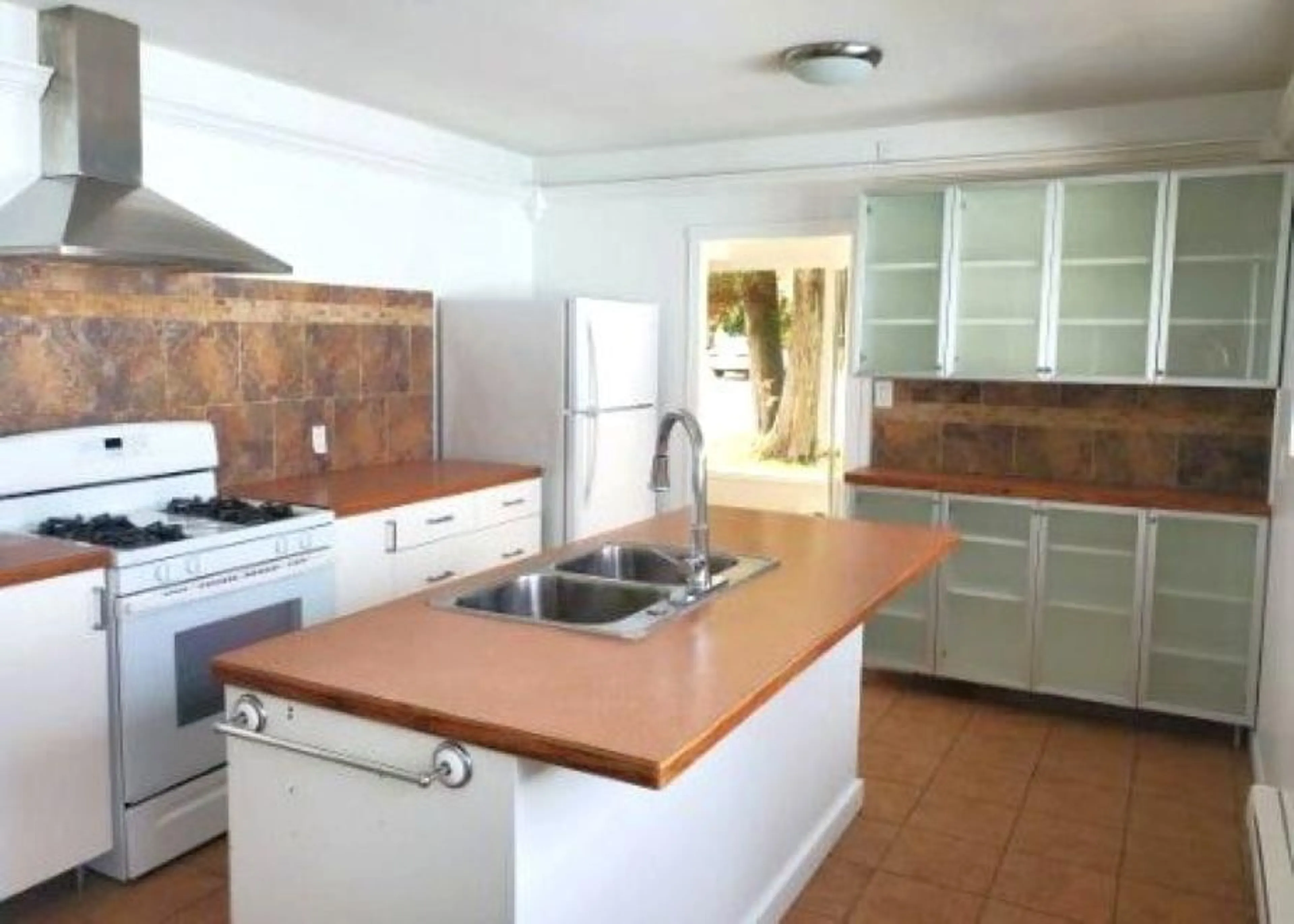 Standard kitchen, ceramic/tile floor for 11044 ORIOLE DRIVE, Surrey British Columbia V3R5A6
