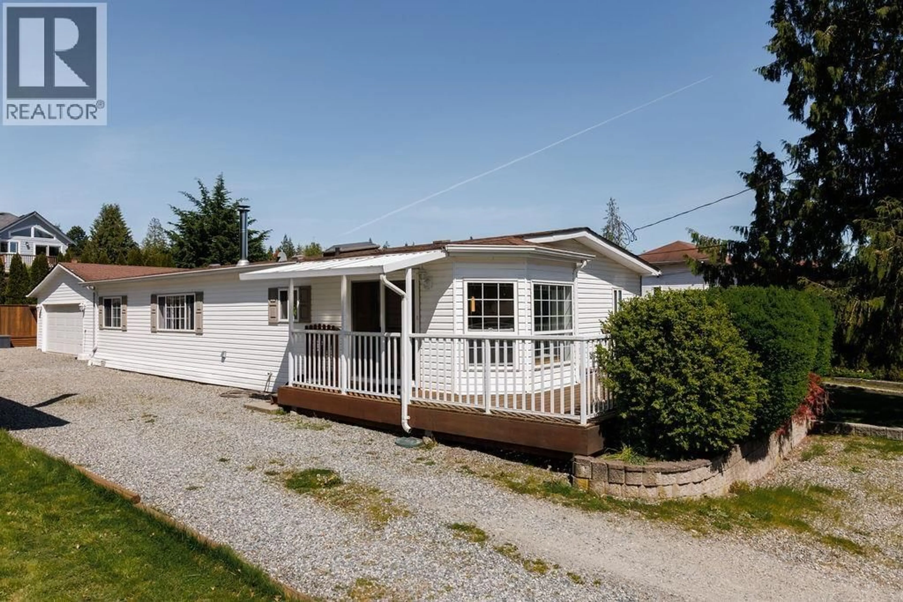 Home with vinyl exterior material, street for 760 HILLCREST ROAD, Gibsons British Columbia V0N1V9