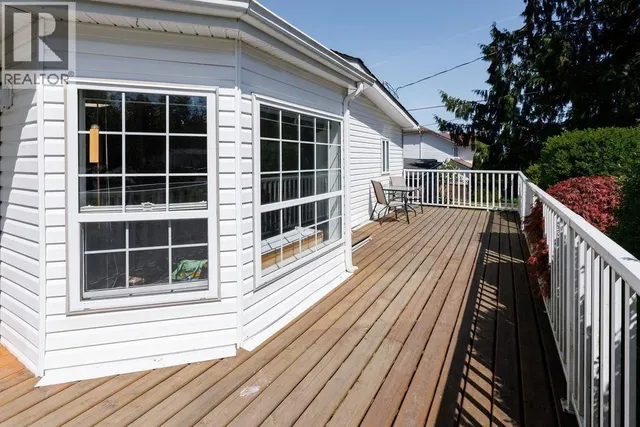 760 HILLCREST ROAD, Gibsons 5