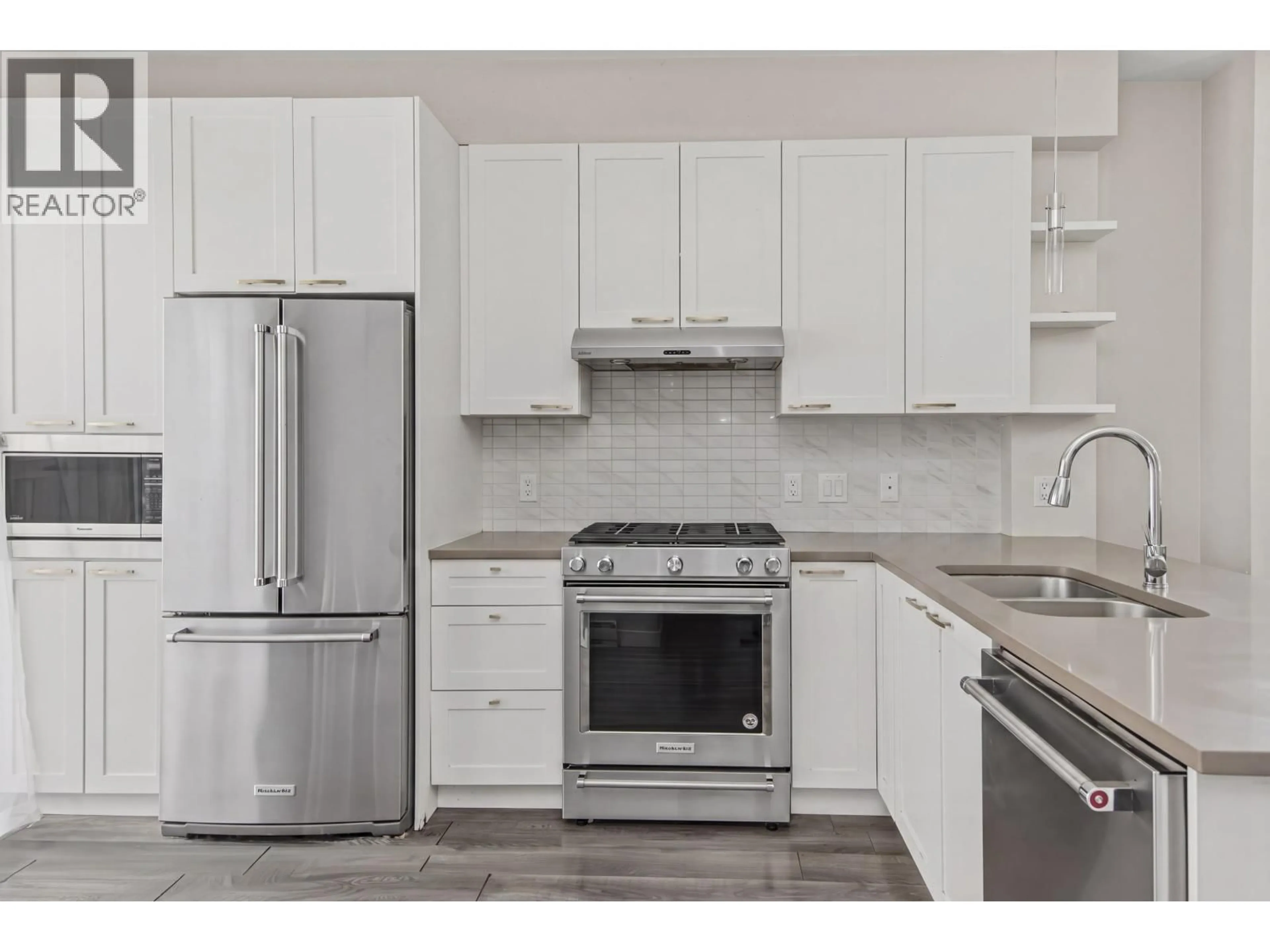 Standard kitchen, unknown for 38359 EAGLEWIND BOULEVARD, Squamish British Columbia V8B0V9