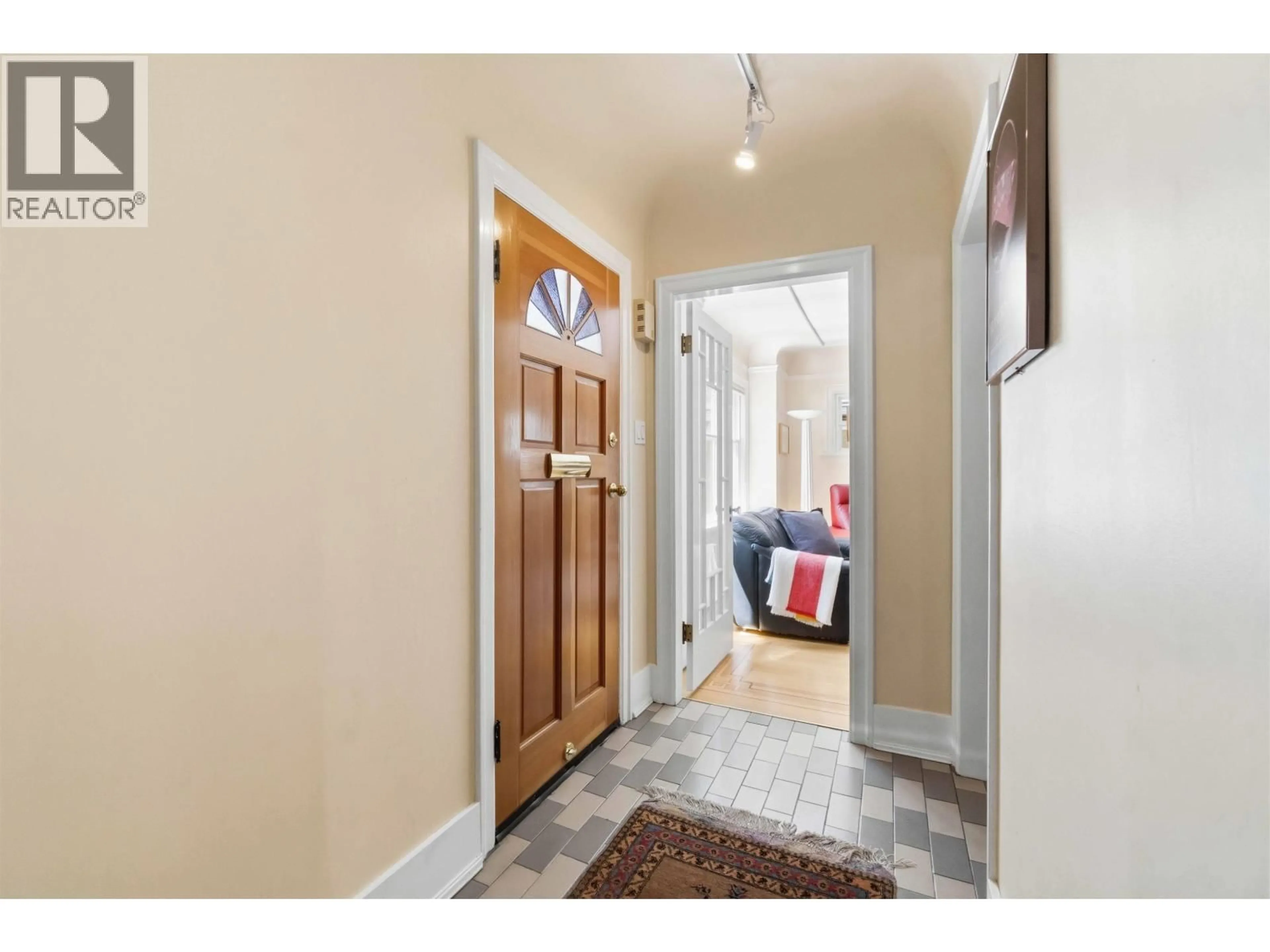 Indoor entryway for 433 18TH AVENUE, Vancouver British Columbia V5Y2A9