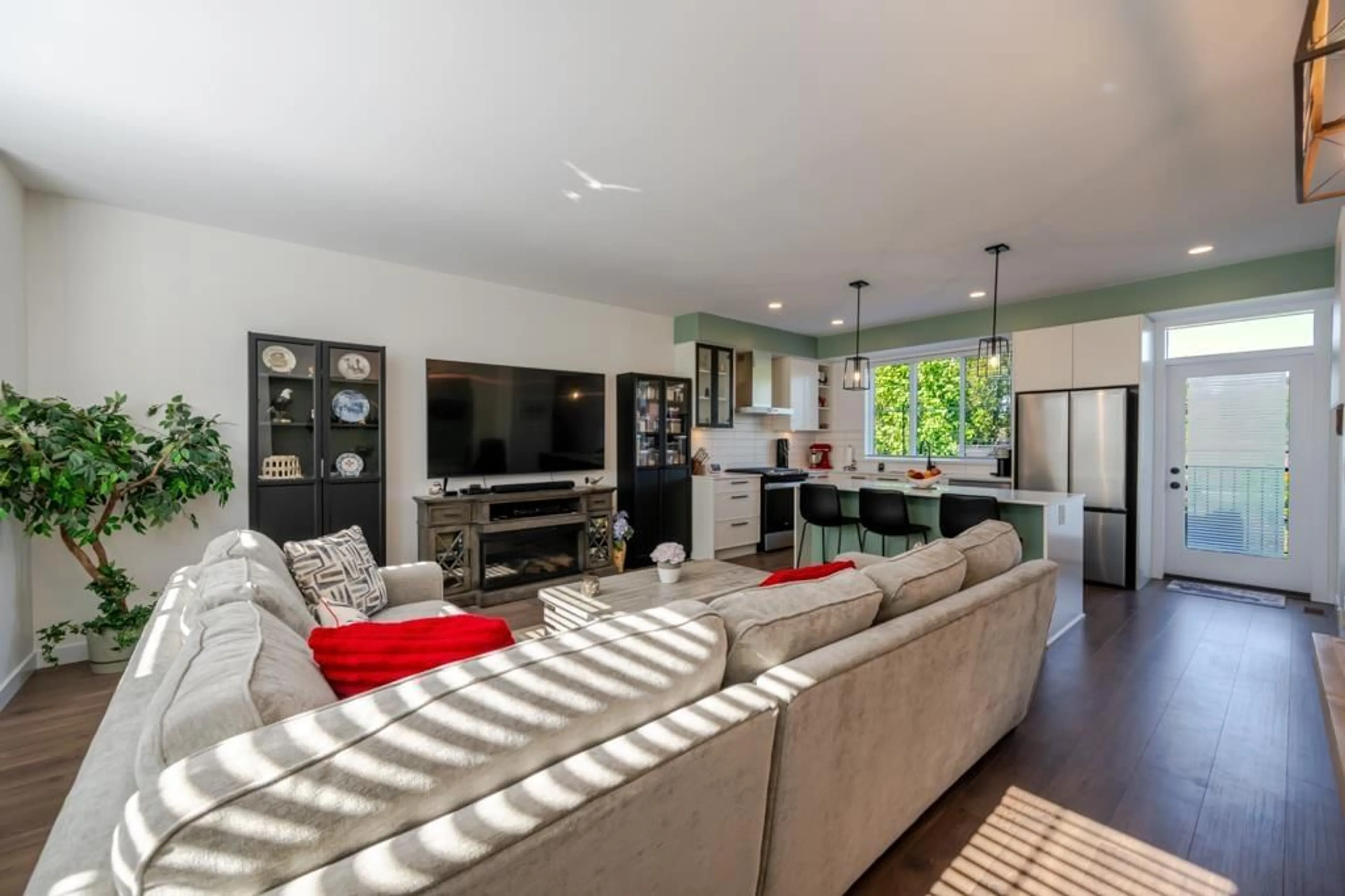 Living room with furniture, unknown for 35 - 2774 MONTROSE AVENUE, Abbotsford British Columbia V2S0N4