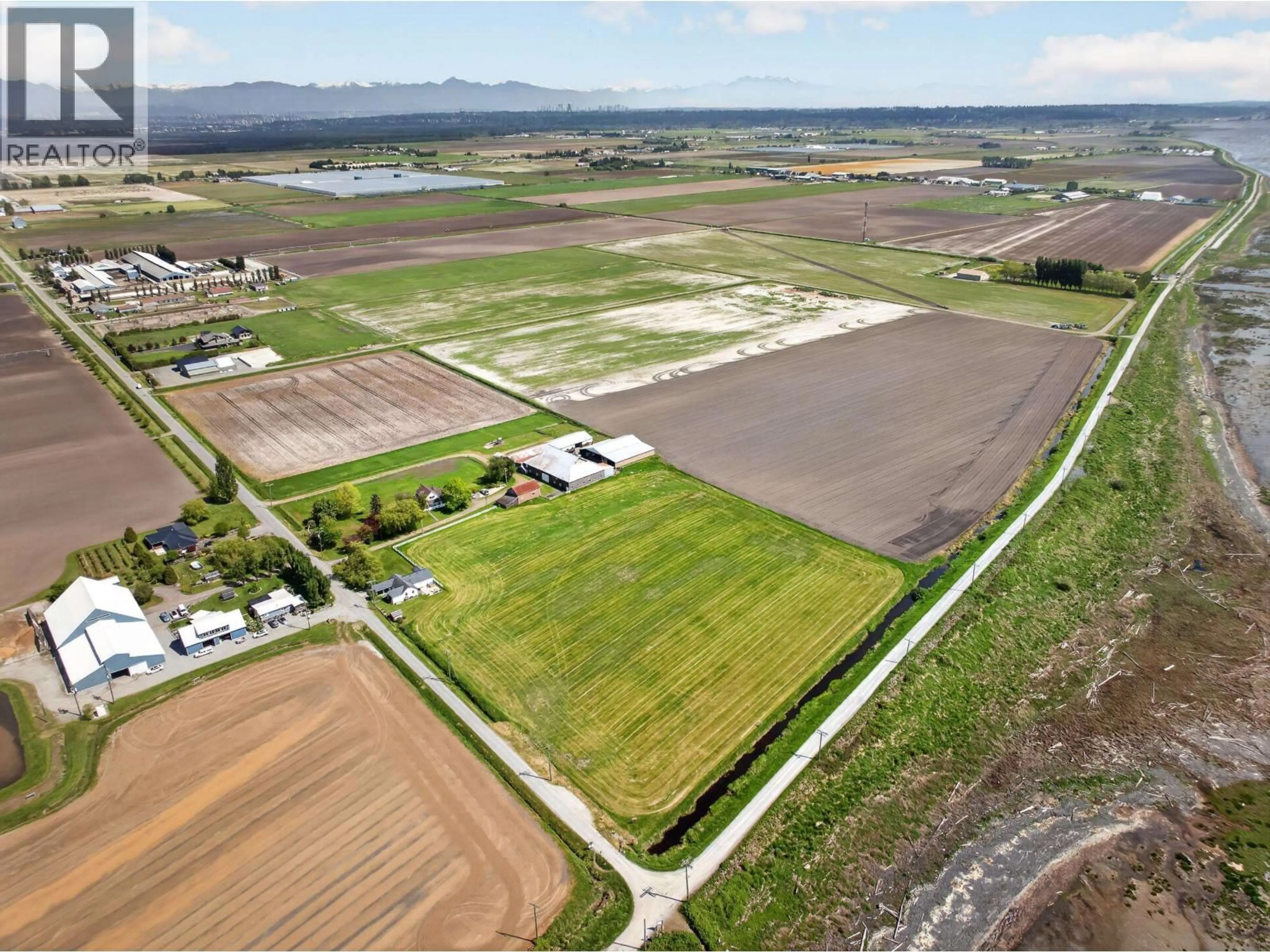 A pic from outside/outdoor area/front of a property/back of a property/a pic from drone, unknown for 3706 88 STREET, Delta British Columbia V4K3N3