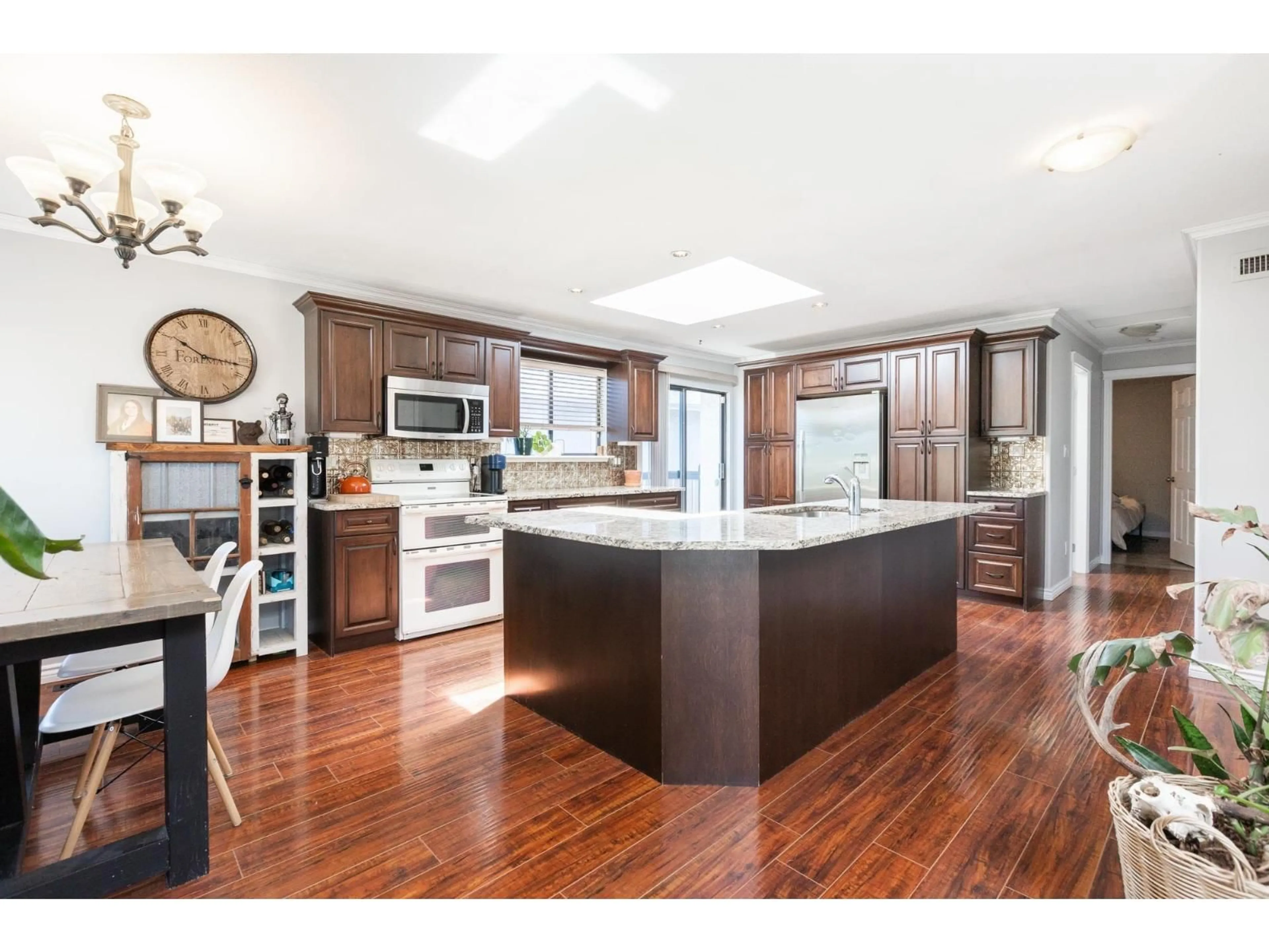 Open concept kitchen, wood/laminate floor for 2266 WILLOUGHBY WAY, Langley British Columbia V2Y1C1