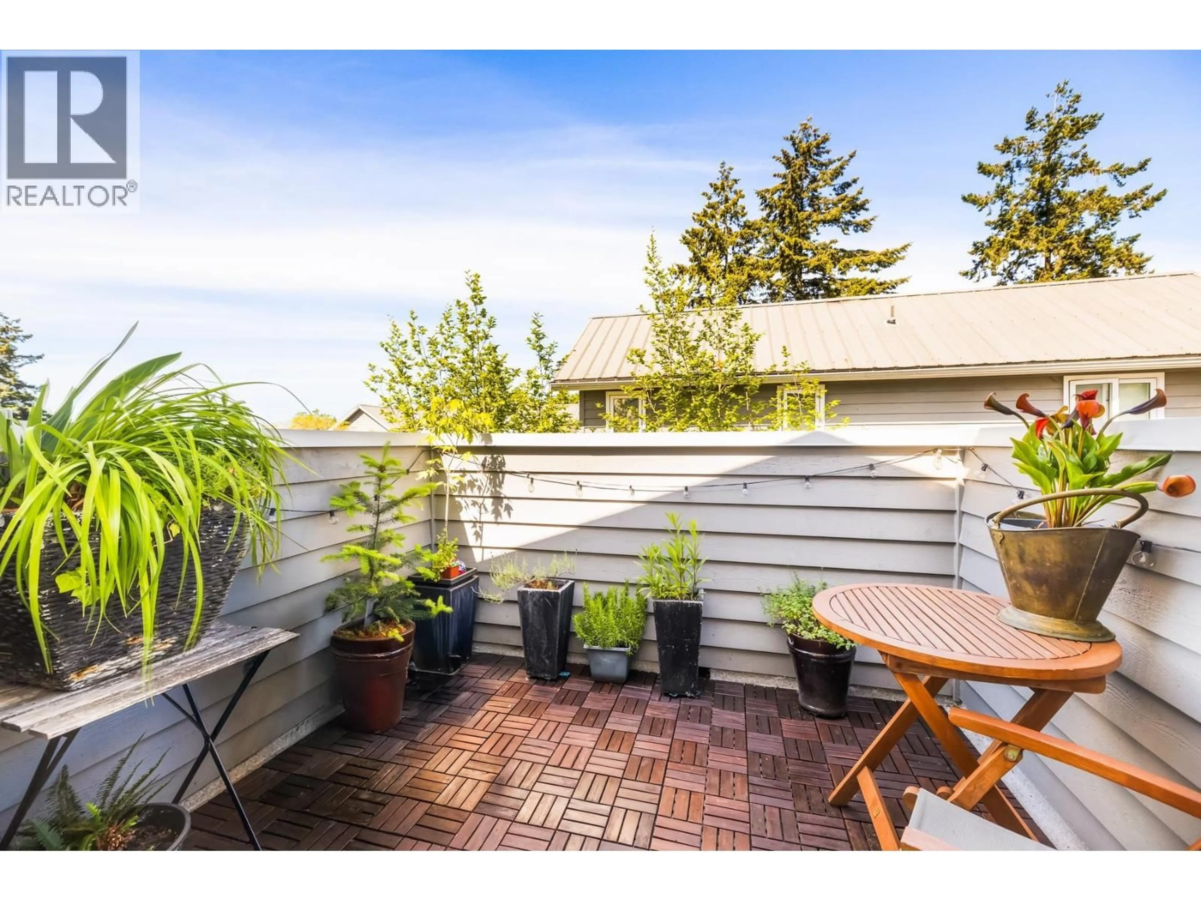 Patio, unknown for 303 - 1528 BOWSER AVENUE, North Vancouver British Columbia V7P2Y3