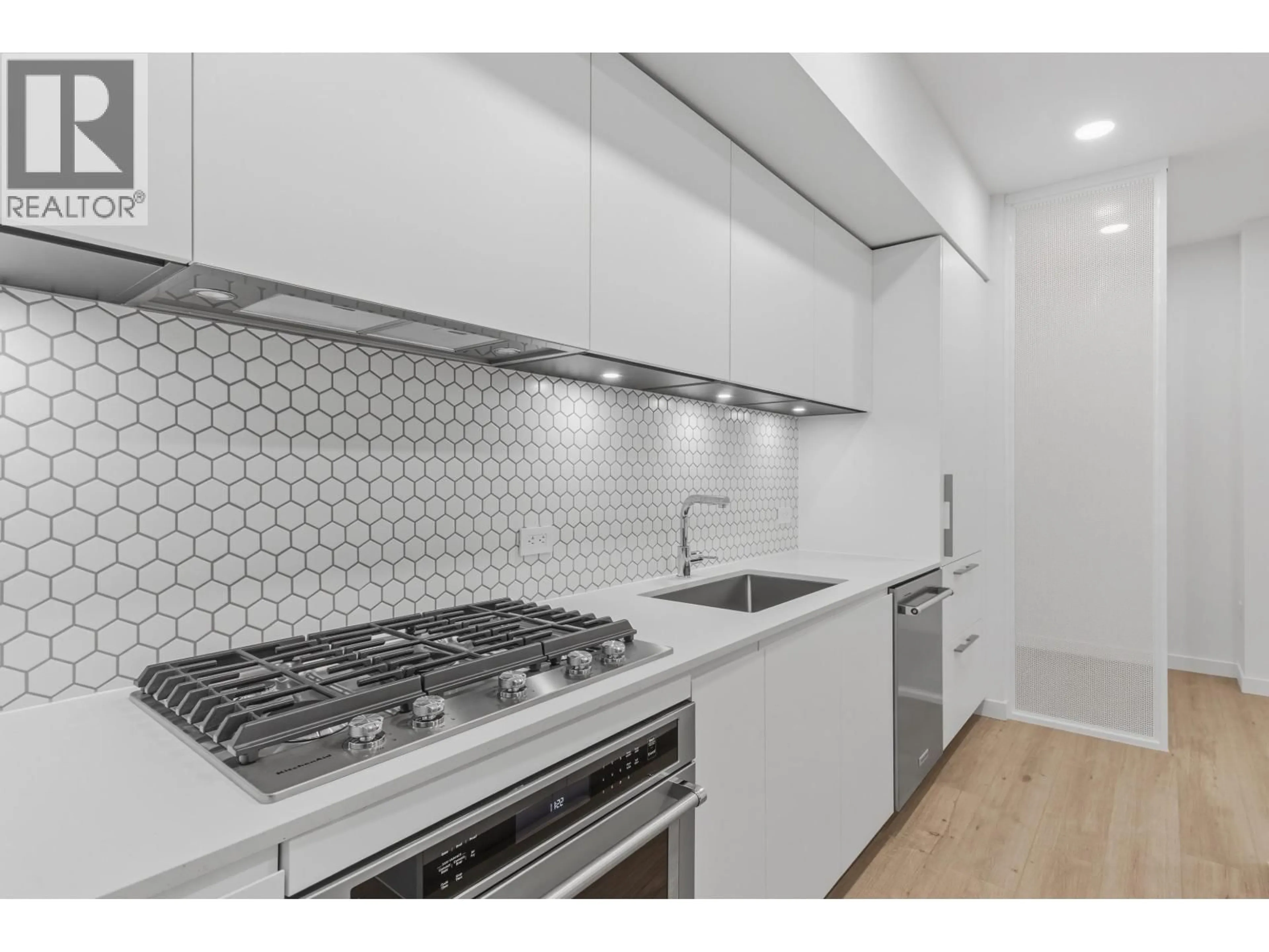 Standard kitchen, ceramic/tile floor for 314 - 1500 SCOTT CRESCENT, Squamish British Columbia V0N1T0