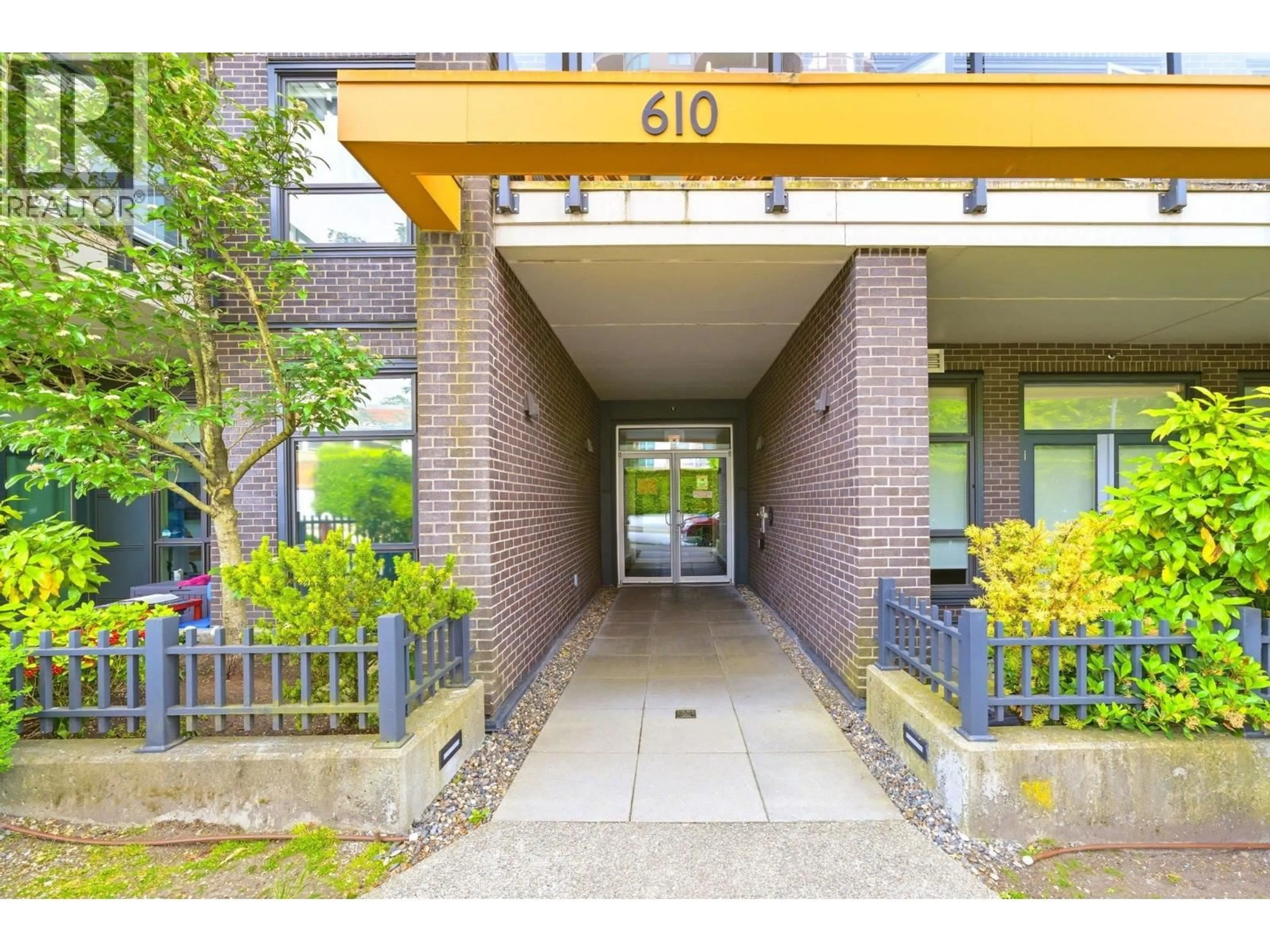 Indoor foyer for 501 - 610 BRANTFORD STREET, New Westminster British Columbia V3M1W7