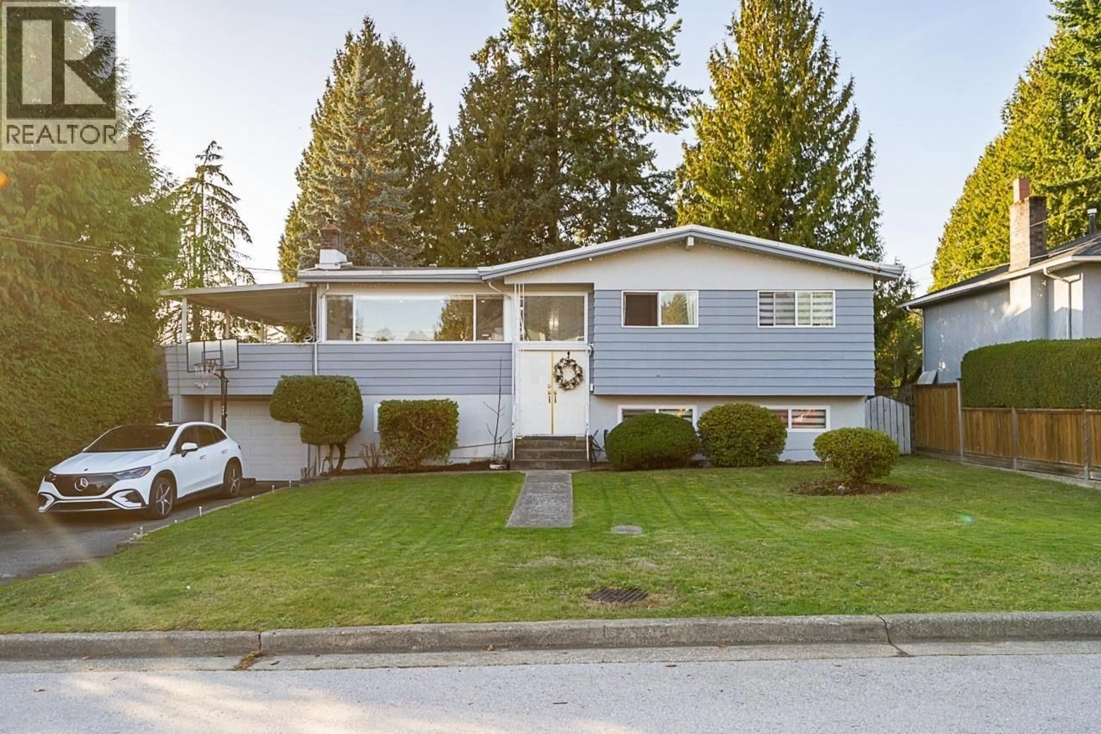 Home with vinyl exterior material, street for 428 MIDVALE STREET, Coquitlam British Columbia V3K5H5