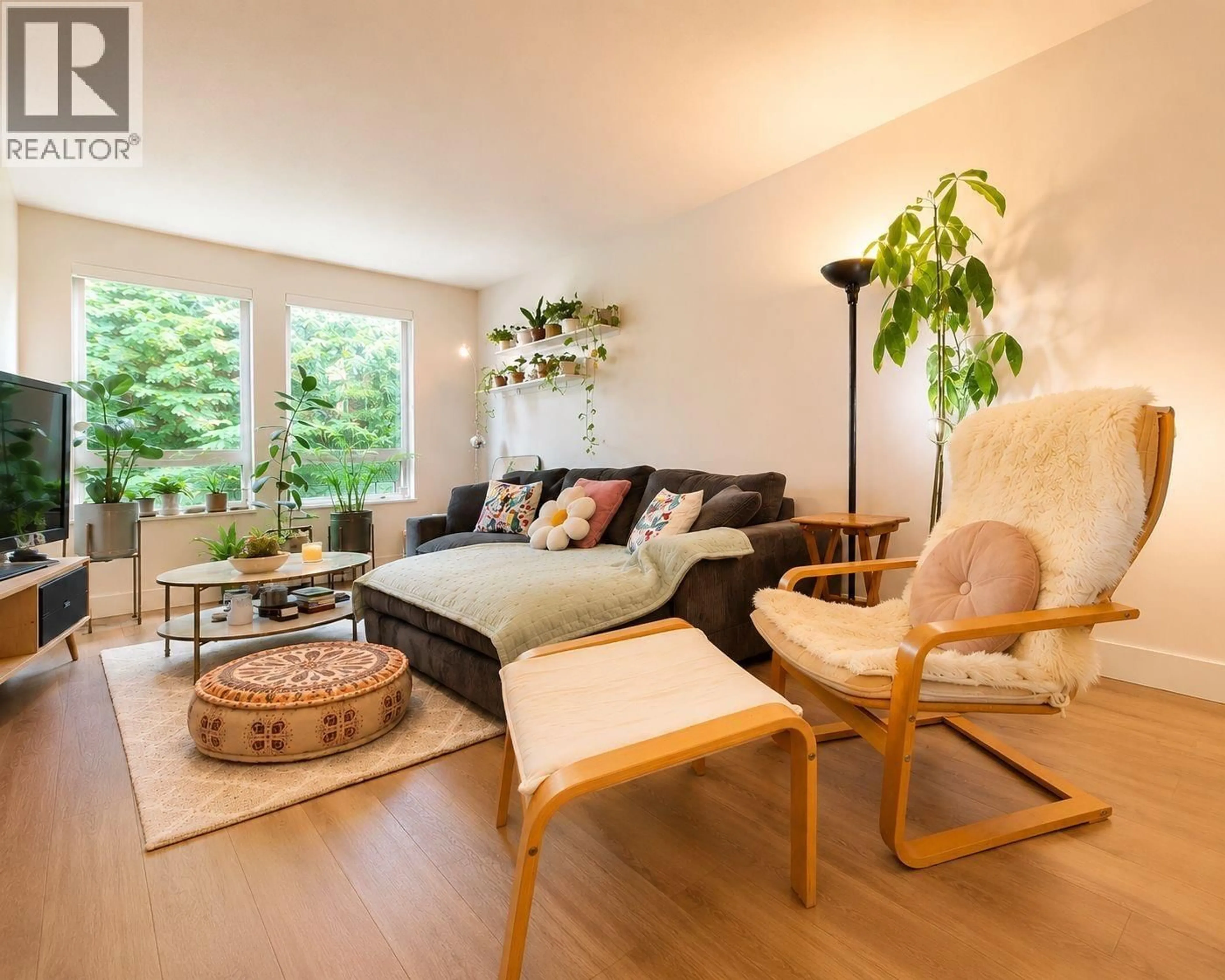 Living room with furniture, wood/laminate floor for 318 - 1111 27TH STREET, North Vancouver British Columbia V7J1S3