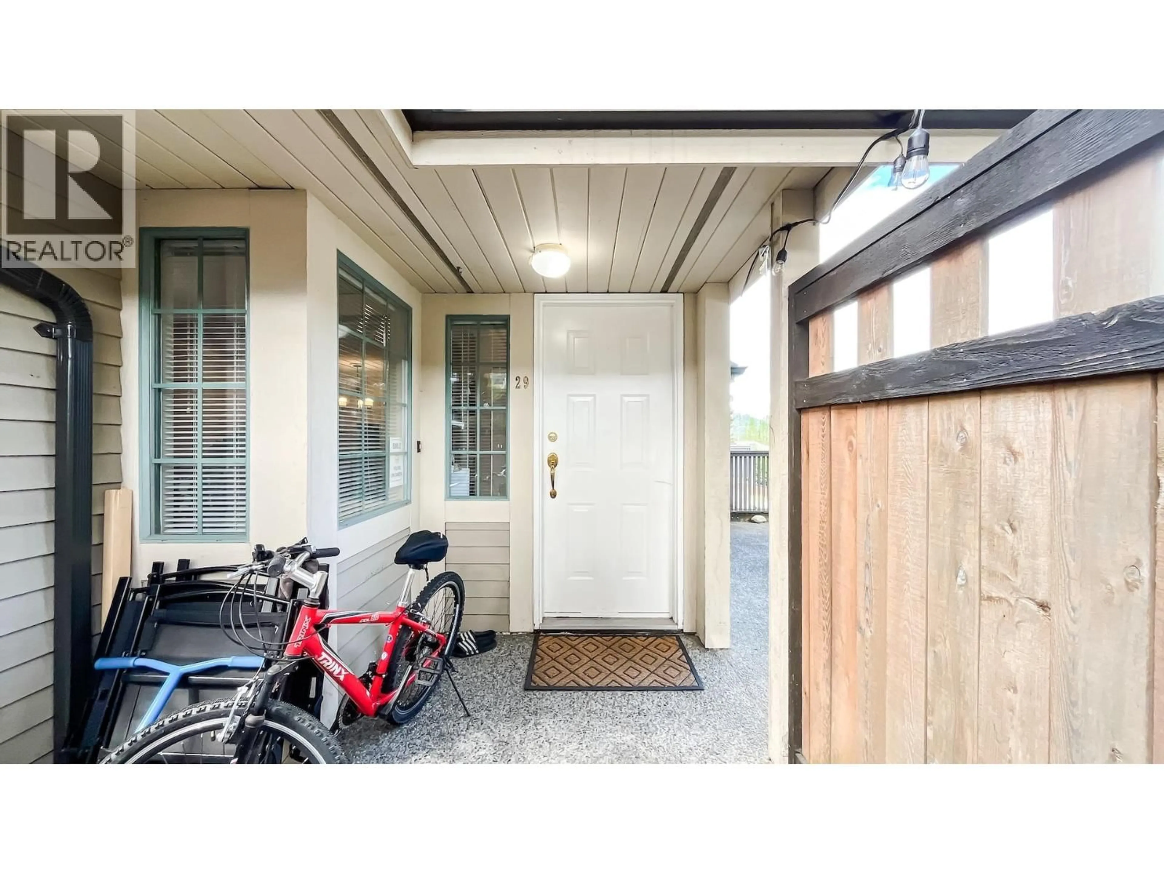 Indoor entryway for 29 - 355 DUTHIE AVENUE, Burnaby British Columbia V5A2P3