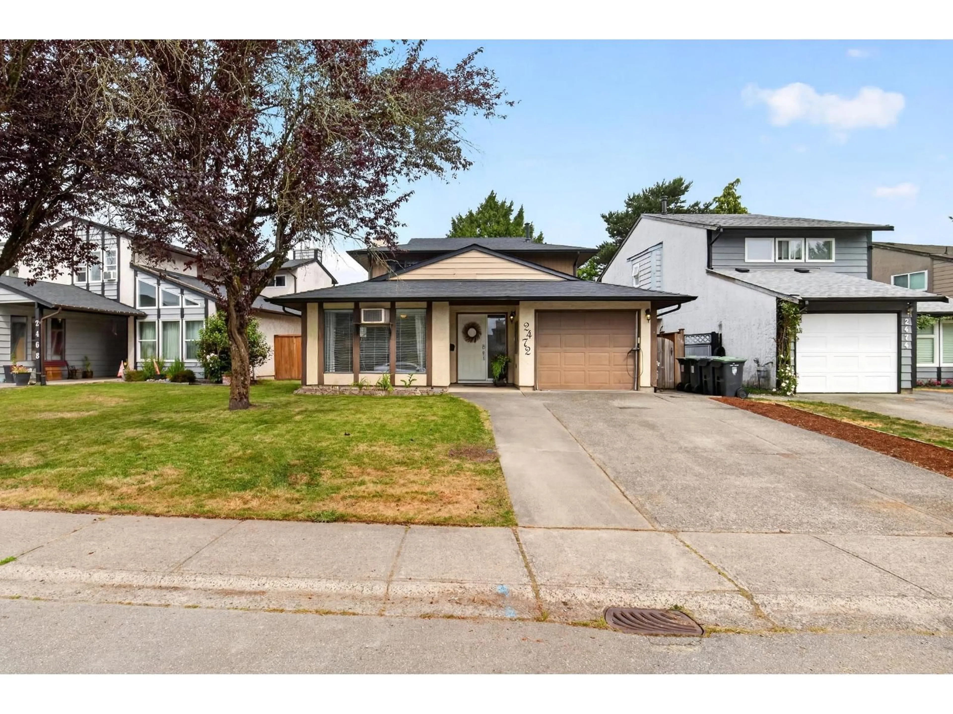 Home with vinyl exterior material, street for 2472 WAYBURNE CRESCENT, Langley British Columbia V2Y1B7