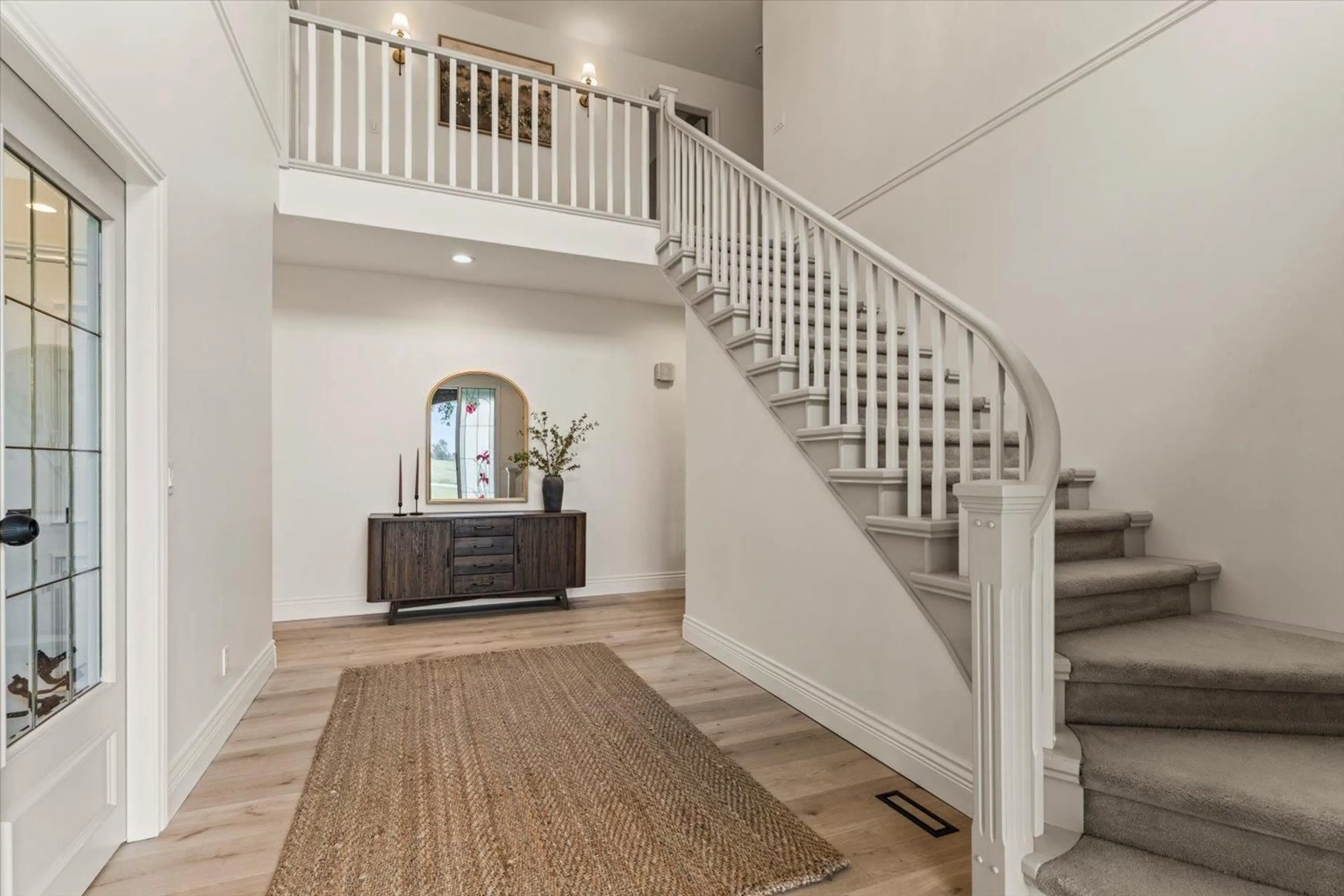 Indoor entryway for 9808 CHAPMAN ROAD, Rosedale British Columbia V0X1X2