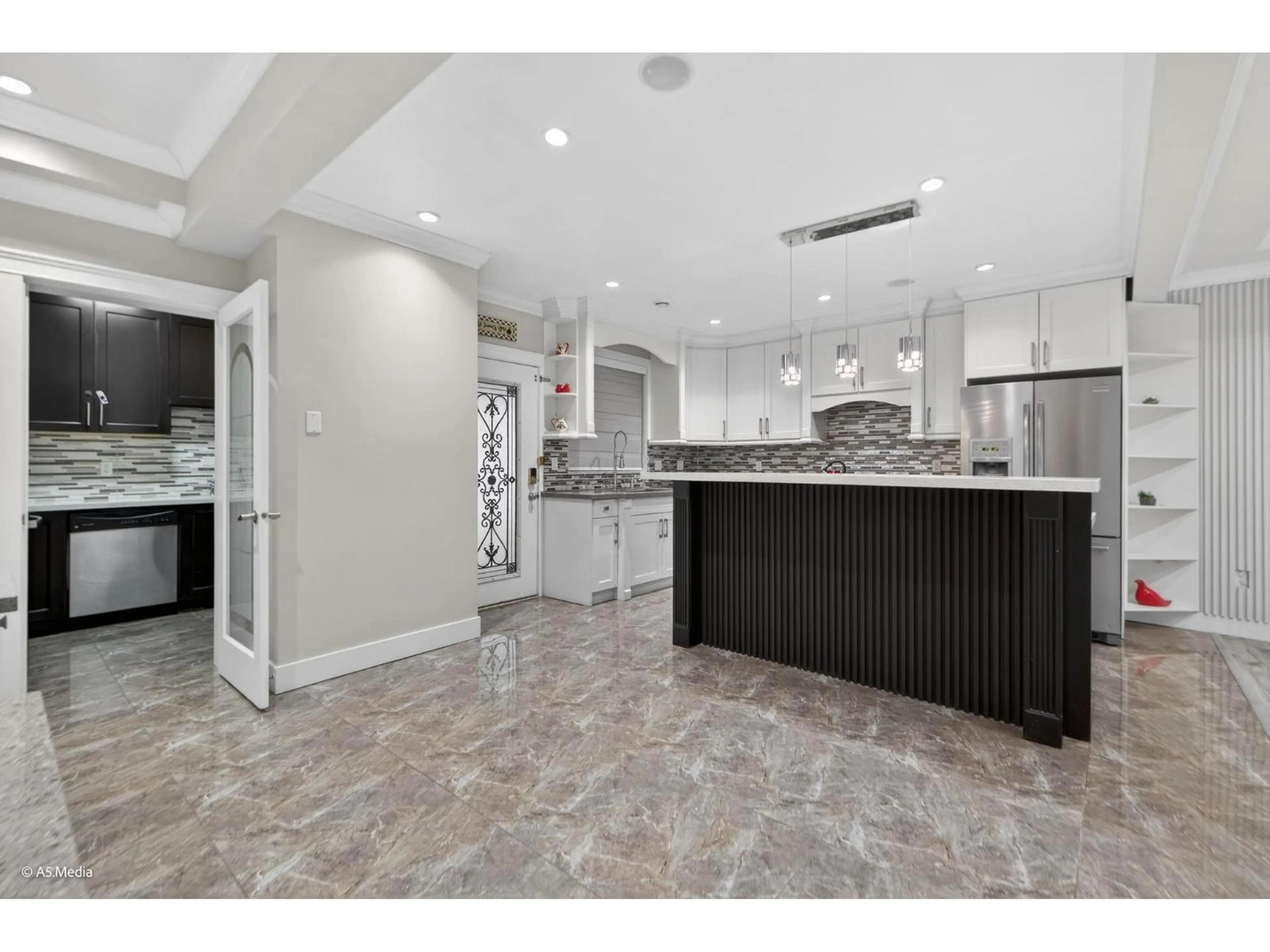 Open concept kitchen, ceramic/tile floor for 9543 119A STREET, Delta British Columbia V4C6P4