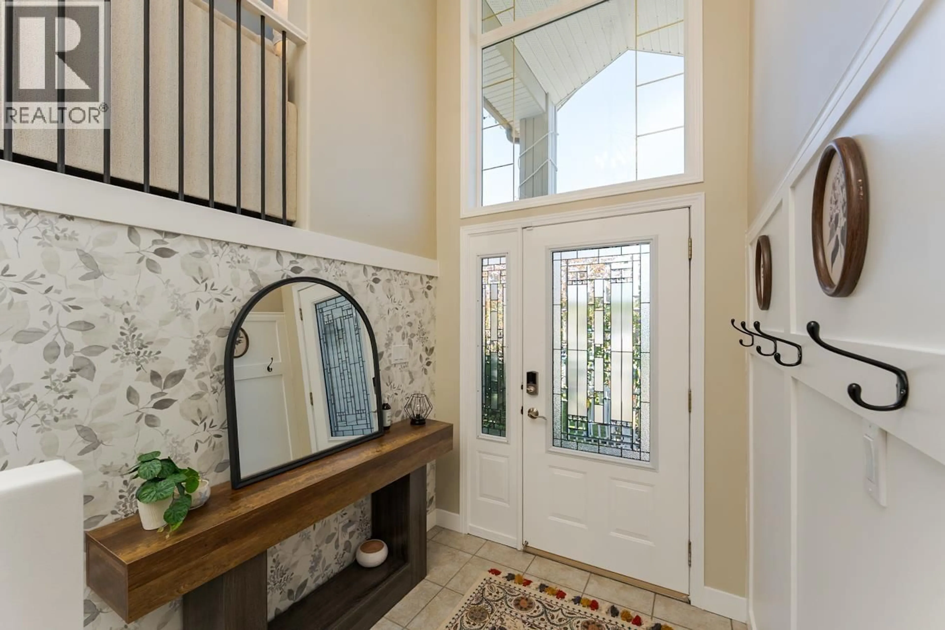 Indoor entryway for 6963 WESTGATE PLACE, Prince George British Columbia V2N5R3